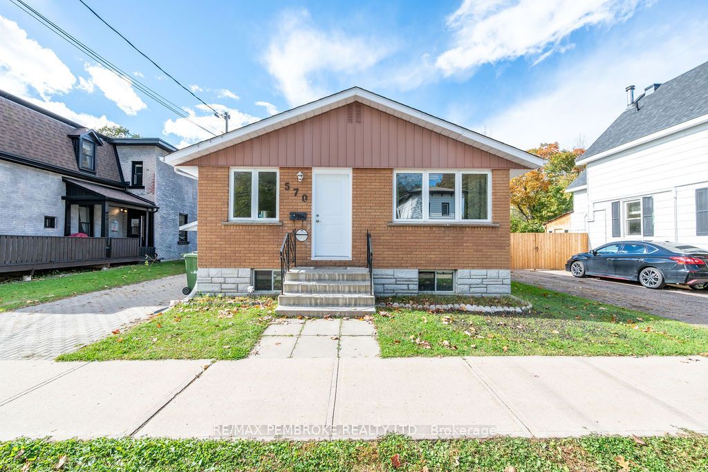 570 Moffat Street Property Photo 1
