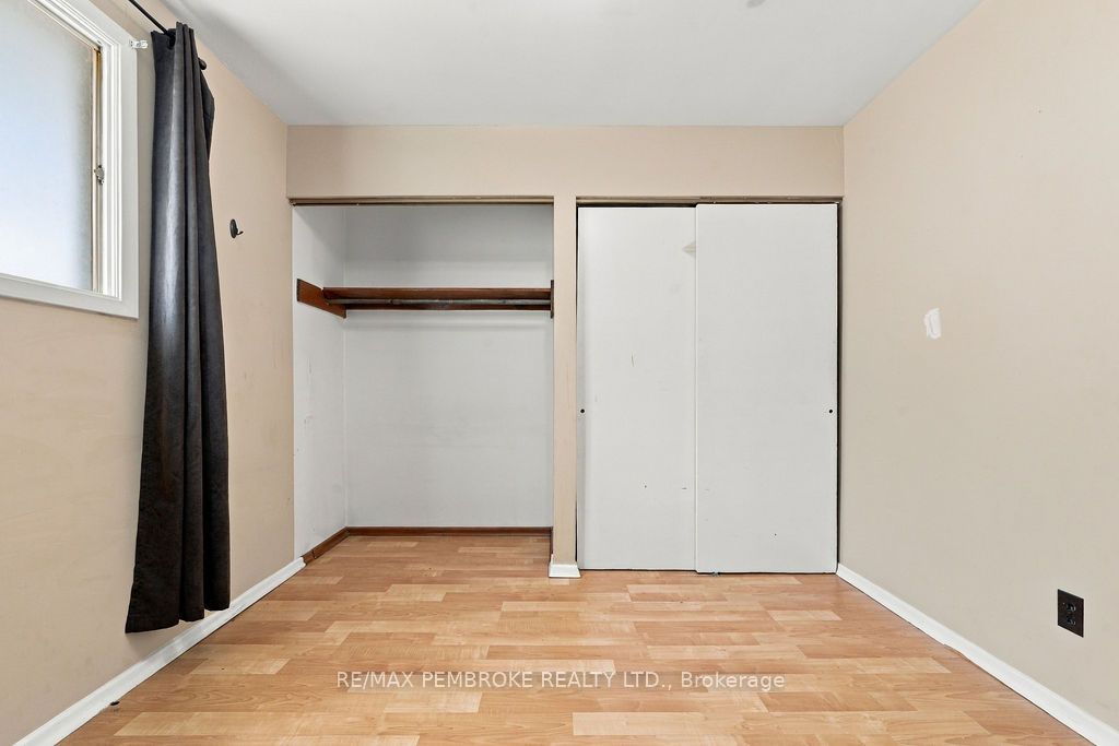 570 Moffat Street Property Photo 19