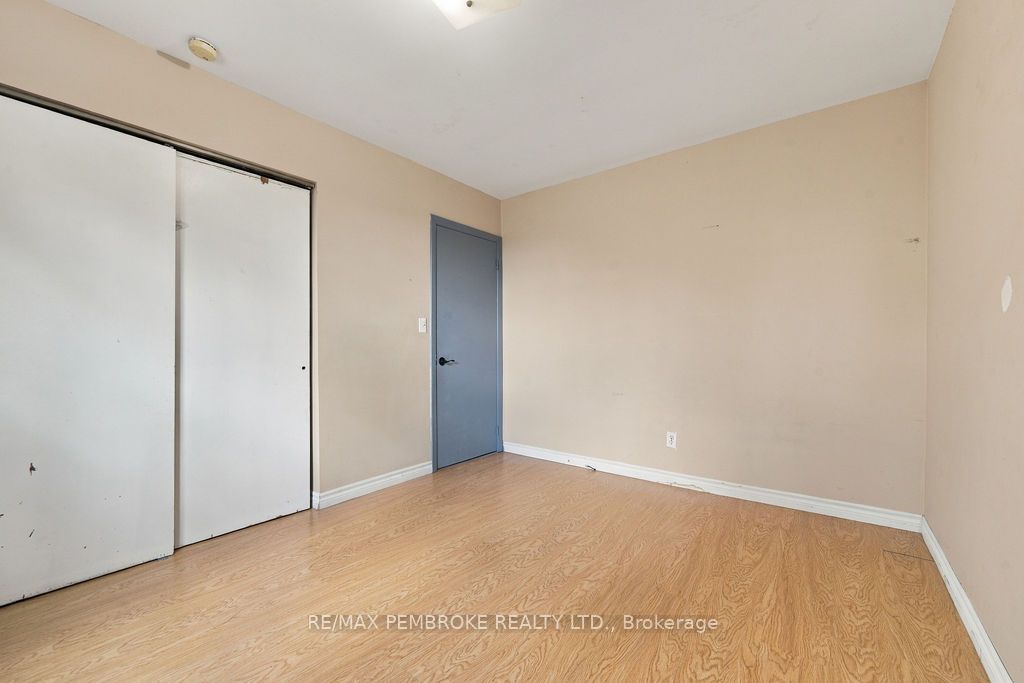570 Moffat Street Property Photo 20