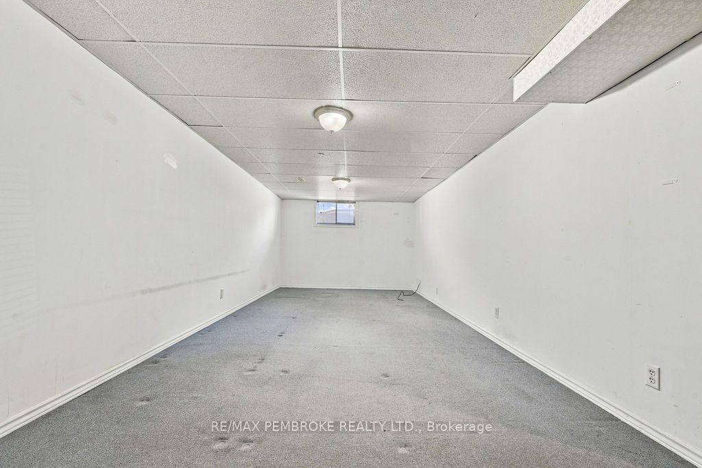 570 Moffat Street Property Photo 30