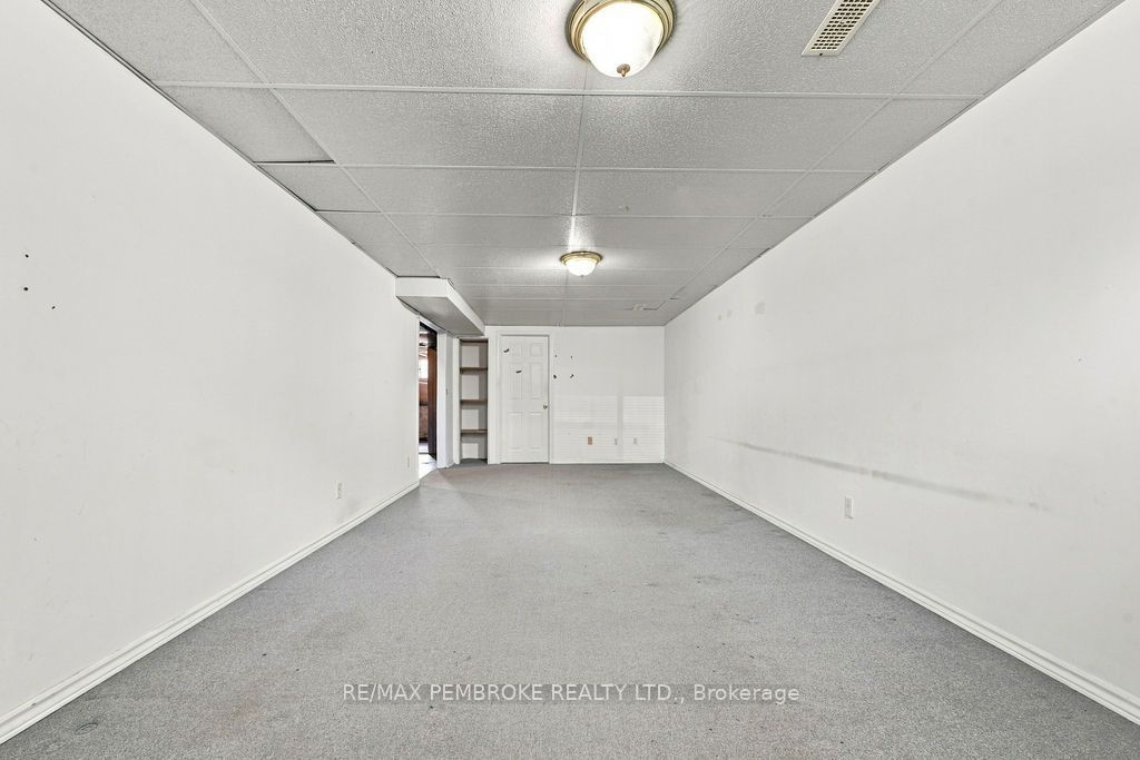570 Moffat Street Property Photo 31