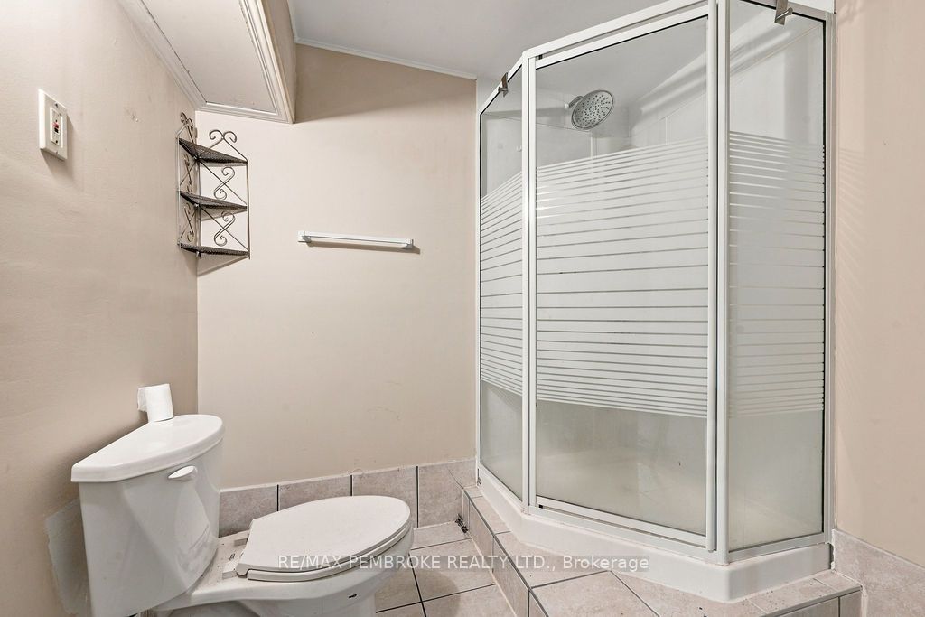 570 Moffat Street Property Photo 35