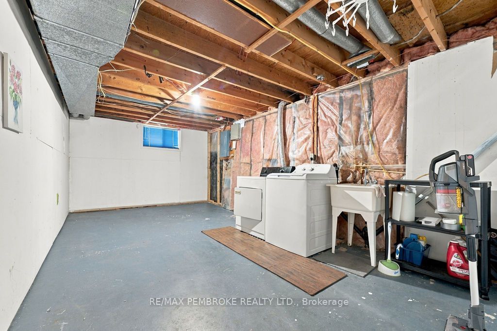 570 Moffat Street Property Photo 36