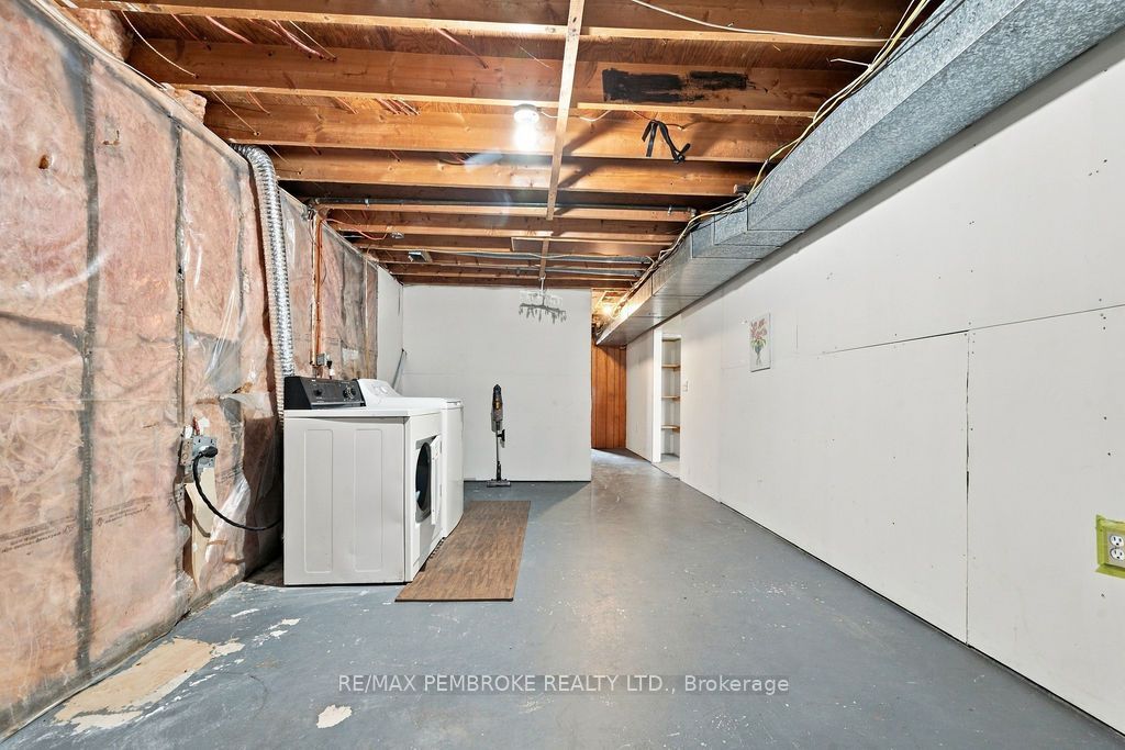 570 Moffat Street Property Photo 37