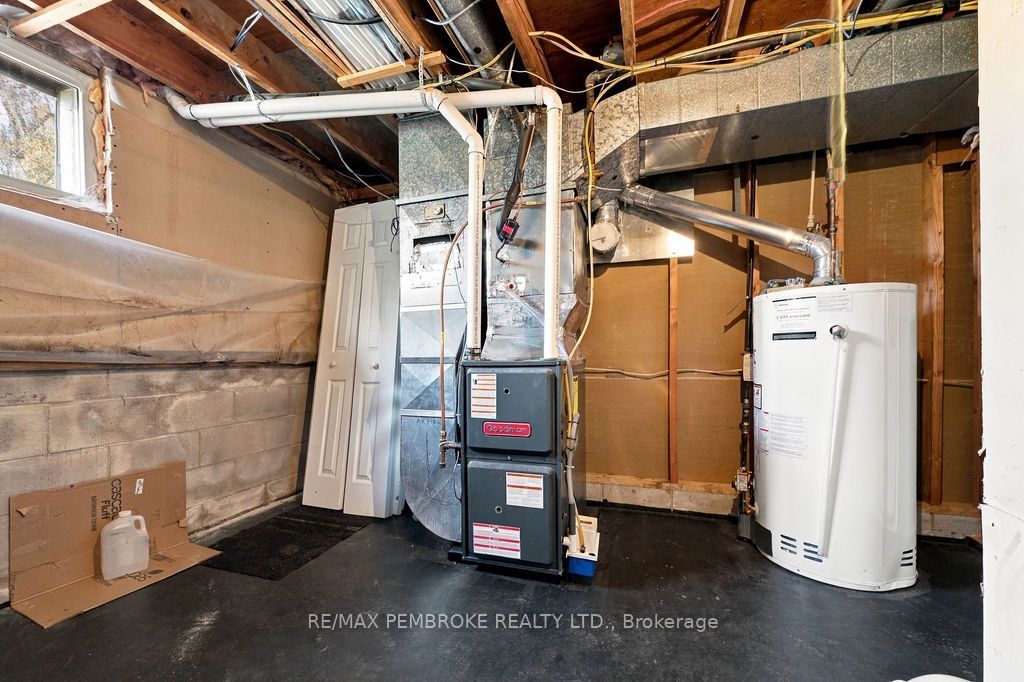 570 Moffat Street Property Photo 38