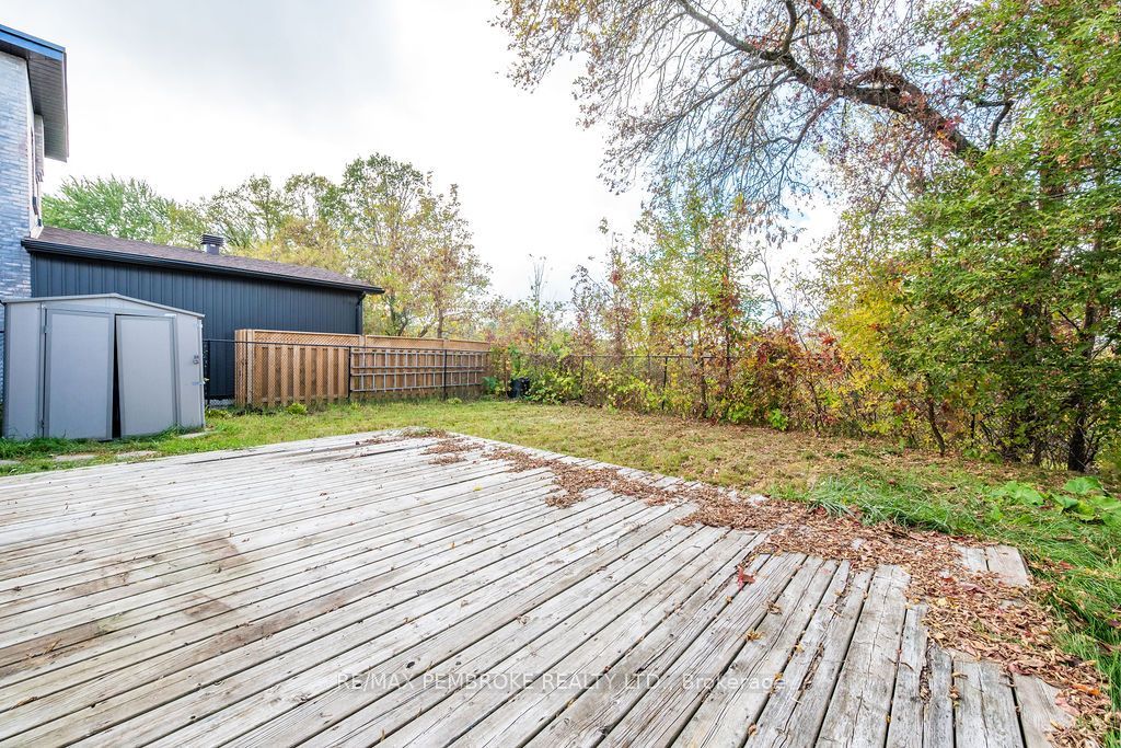570 Moffat Street Property Photo 42