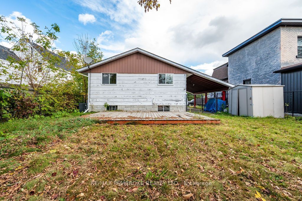 570 Moffat Street Property Photo 43