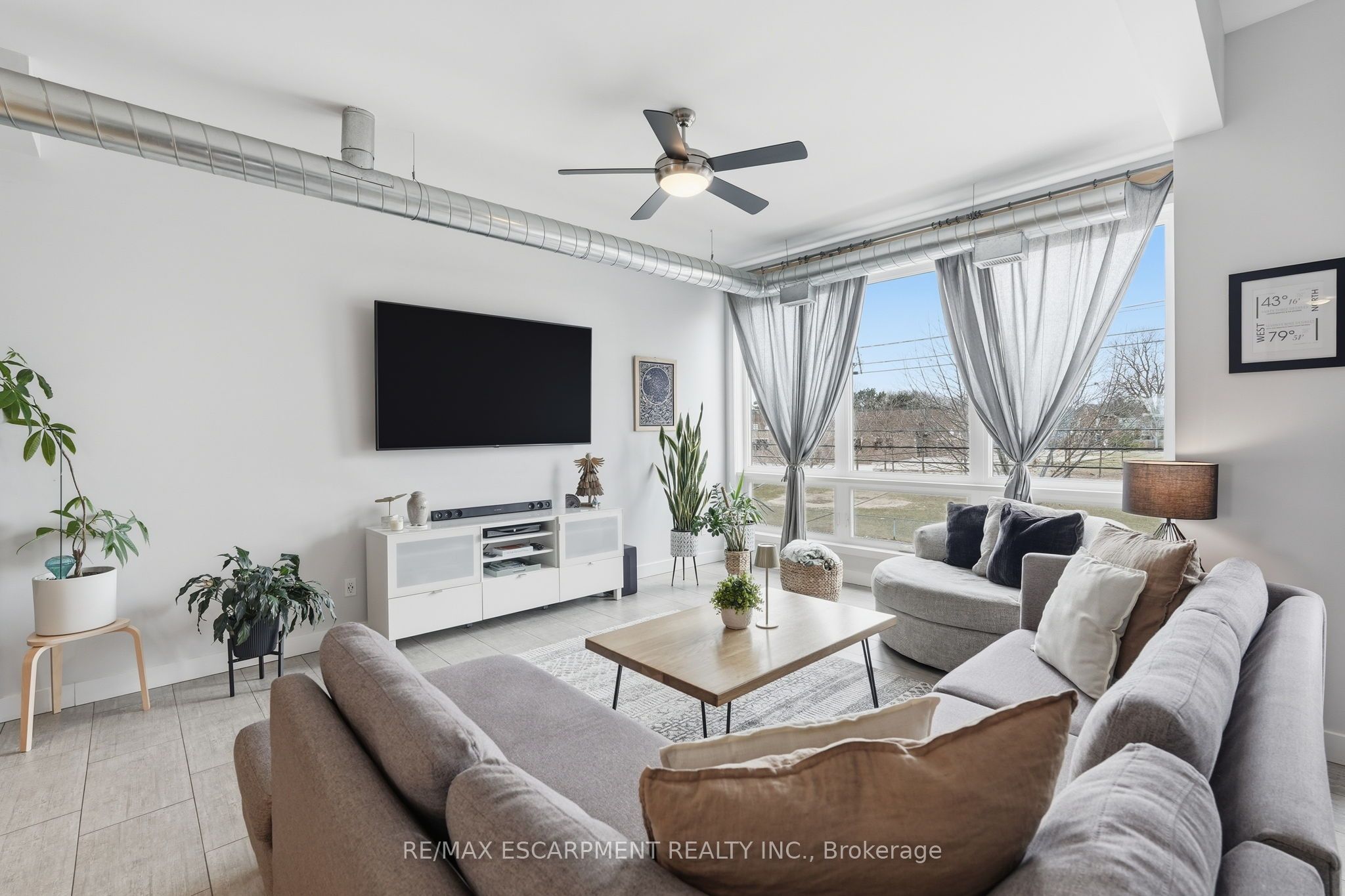414 John Street Property Photo 11