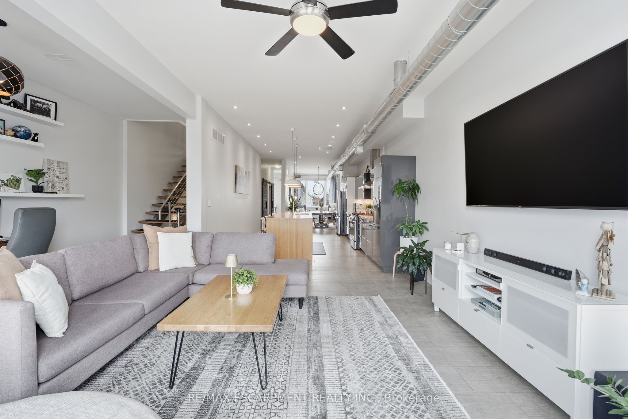 414 John Street Property Photo 12