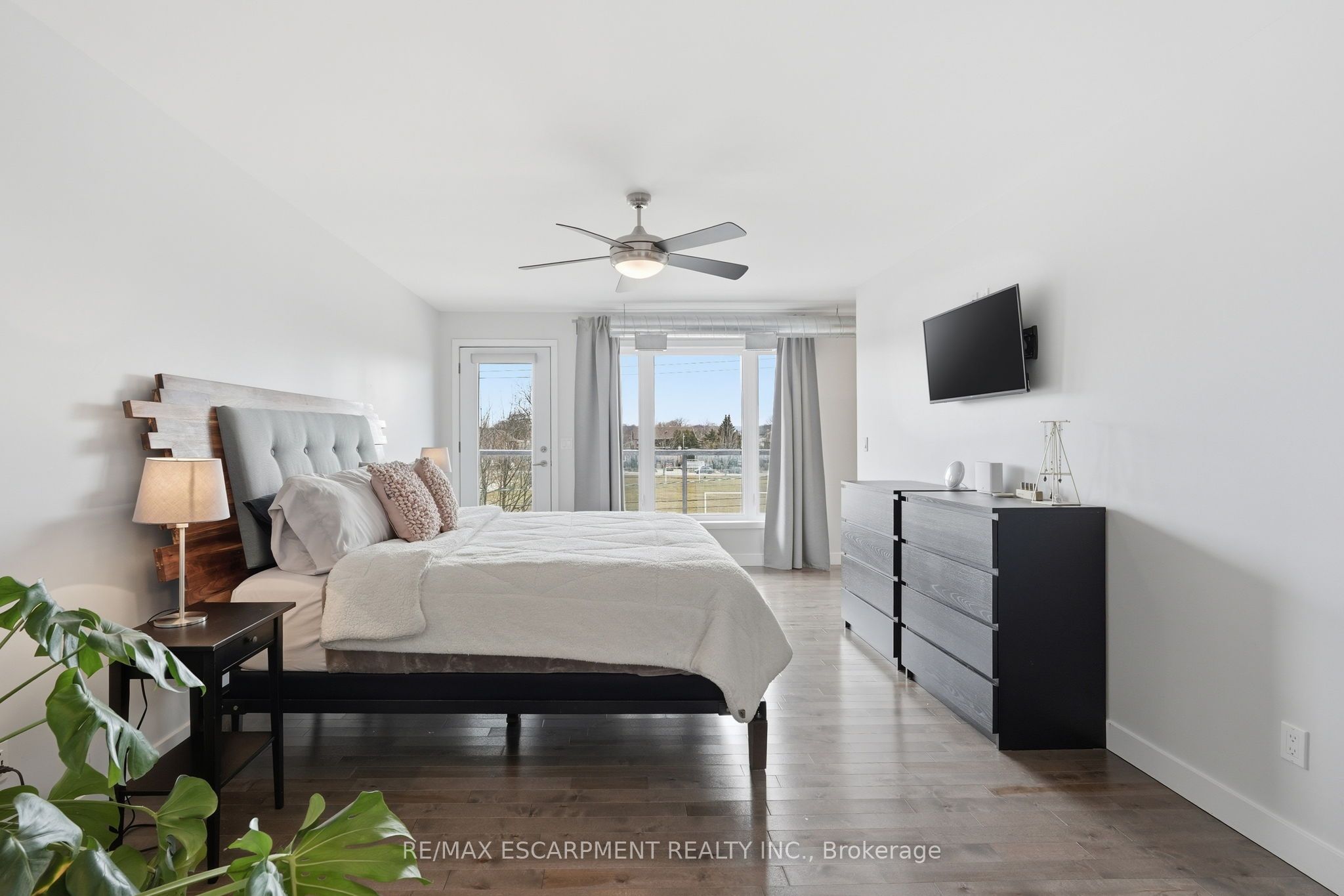 414 John Street Property Photo 22