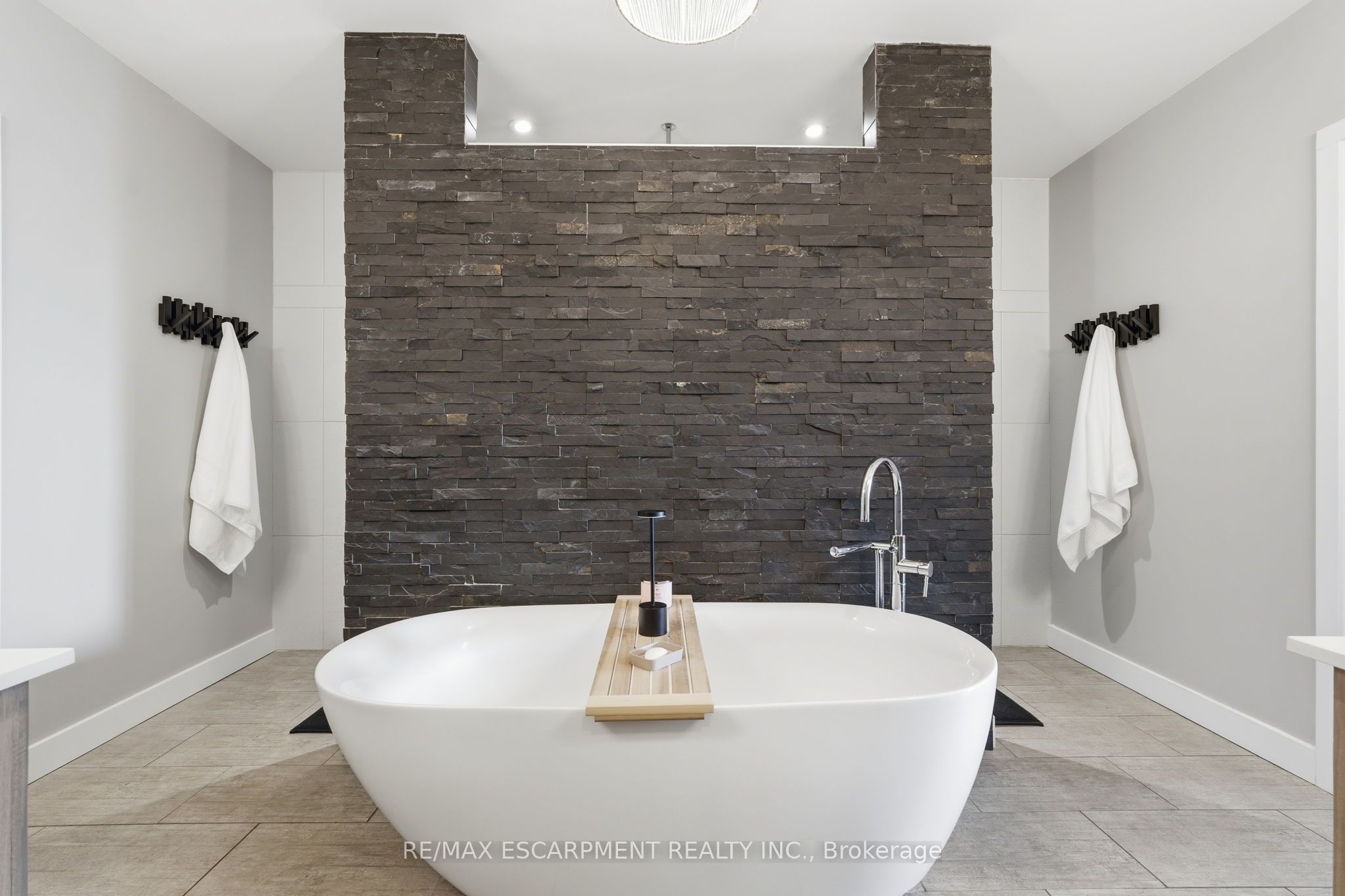 414 John Street Property Photo 26
