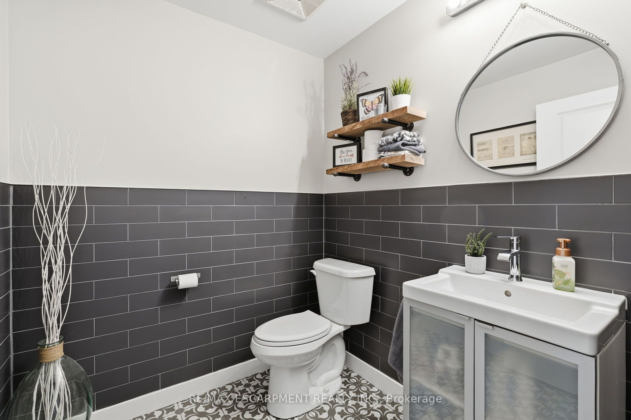 414 John Street Property Photo 38