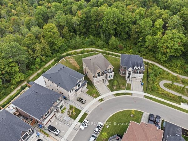 147 Ambrous Crescent Property Photo 3