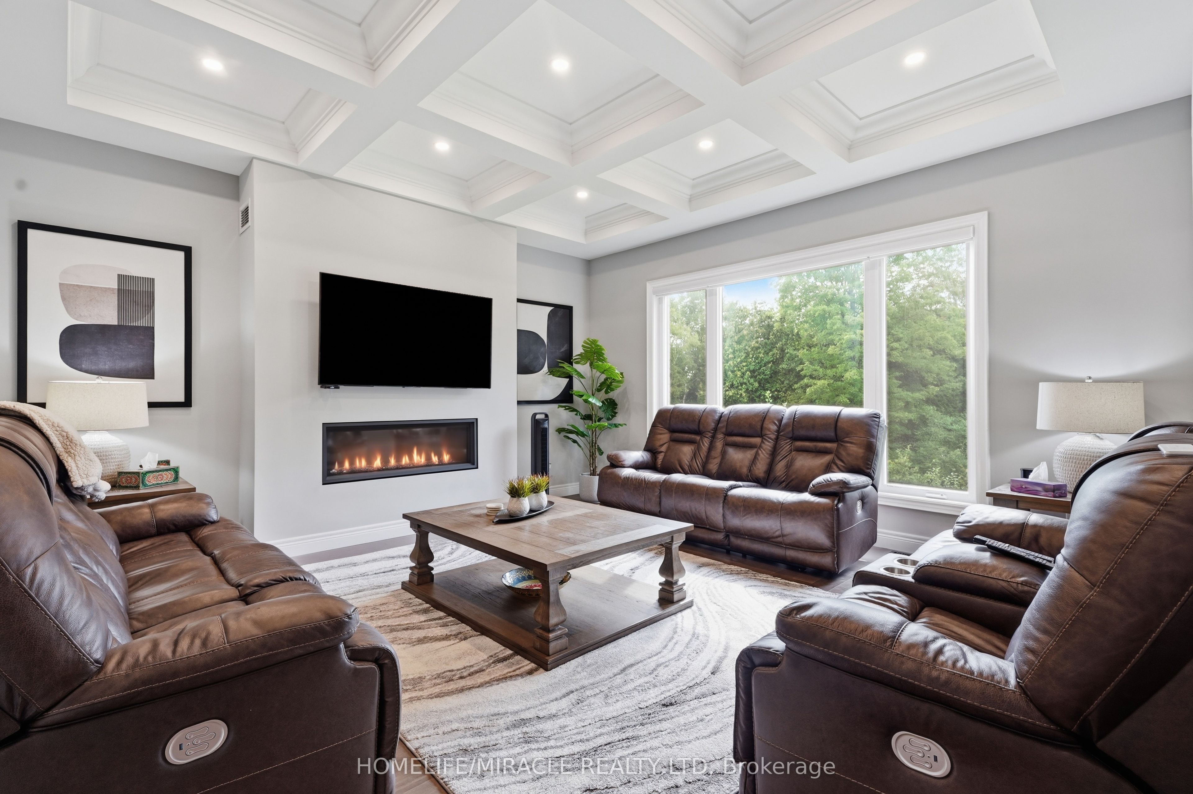 147 Ambrous Crescent Property Photo 8