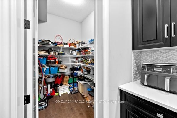 147 Ambrous Crescent Property Photo 17