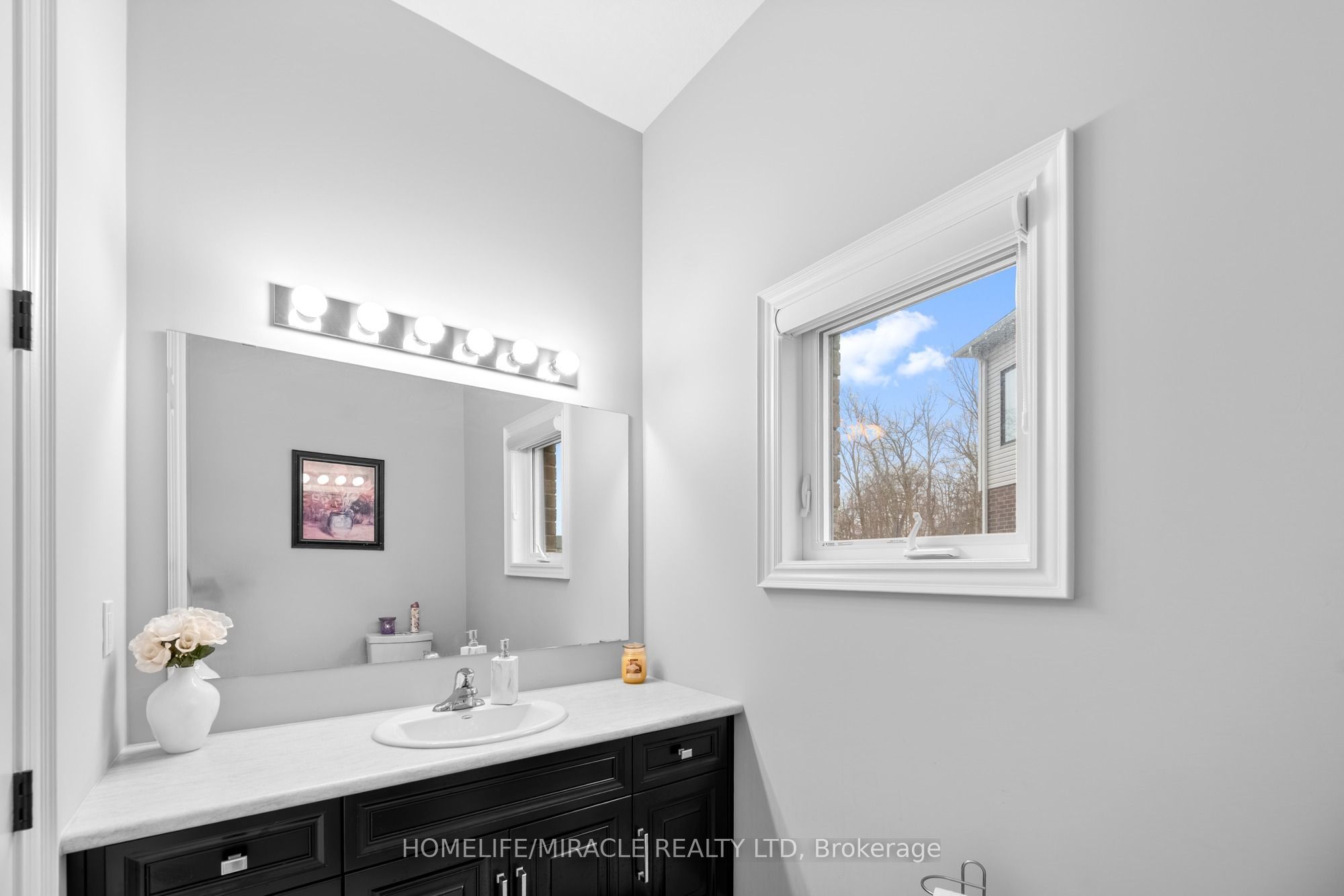 147 Ambrous Crescent Property Photo 19