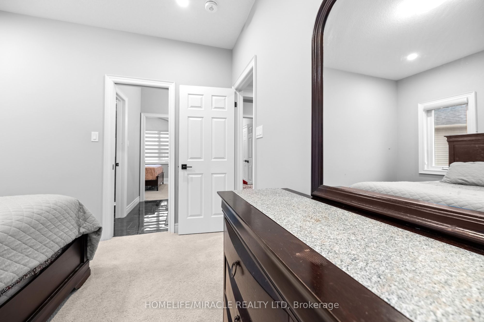 147 Ambrous Crescent Property Photo 25