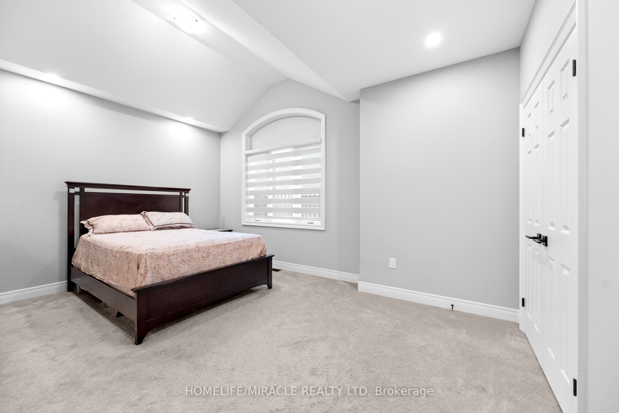 147 Ambrous Crescent Property Photo 28