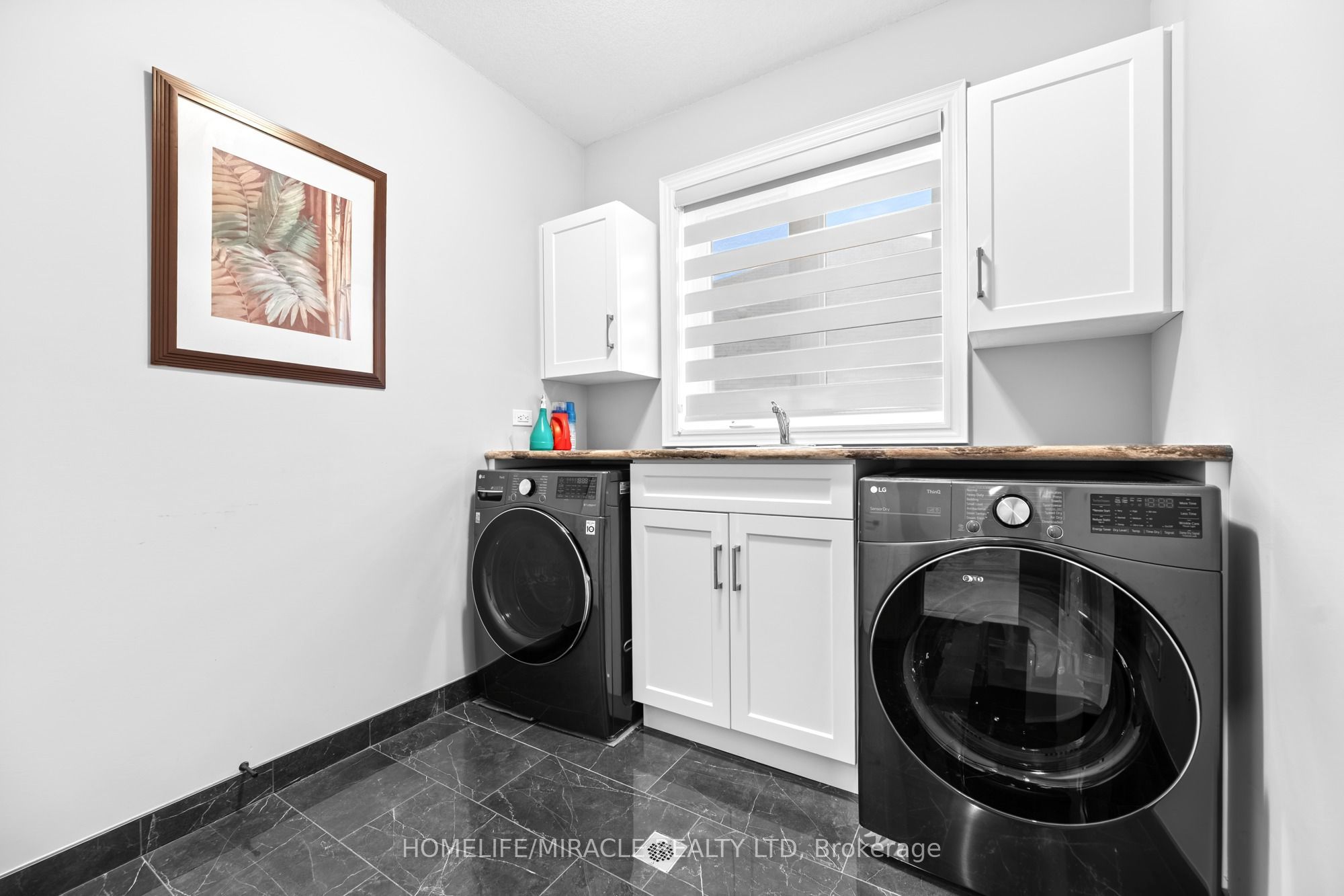 147 Ambrous Crescent Property Photo 41