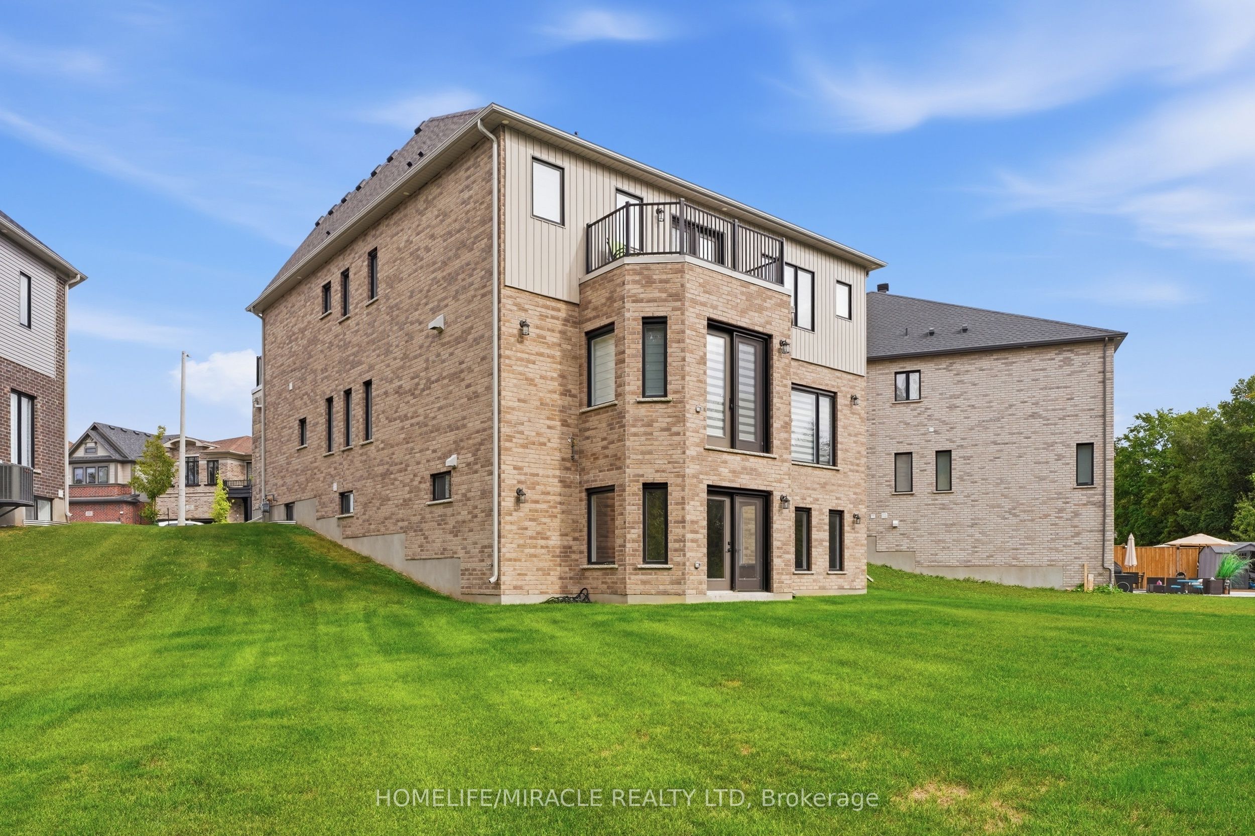 147 Ambrous Crescent Property Photo 44