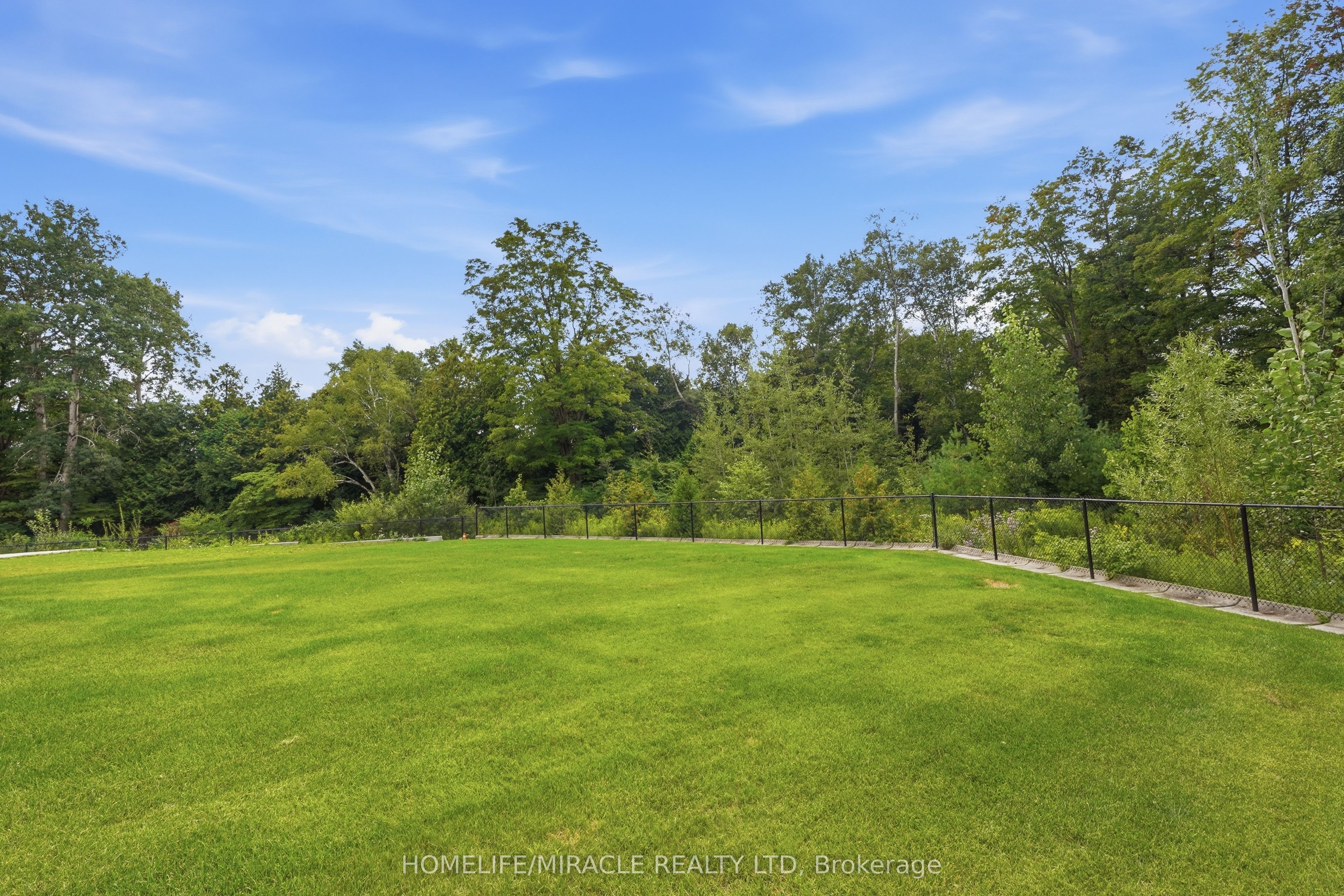 147 Ambrous Crescent Property Photo 46