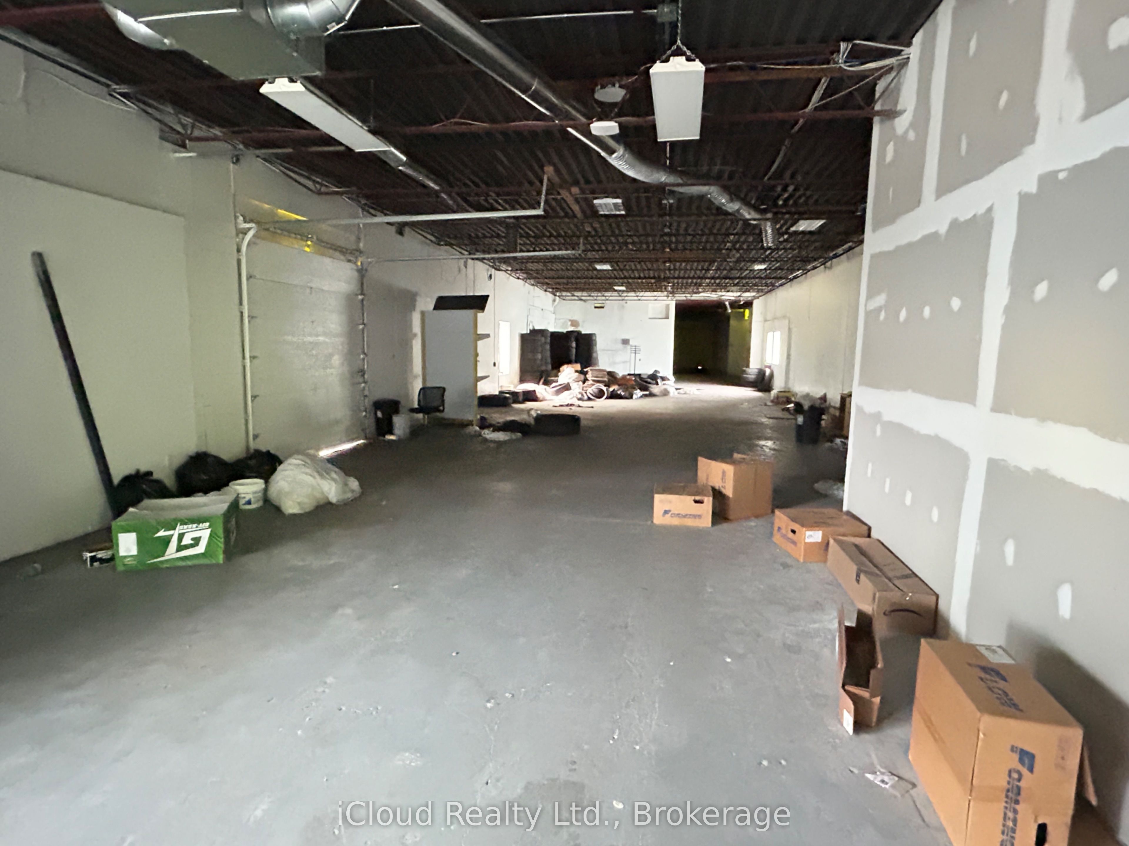 1258 Victoria Street N Property Photo 10