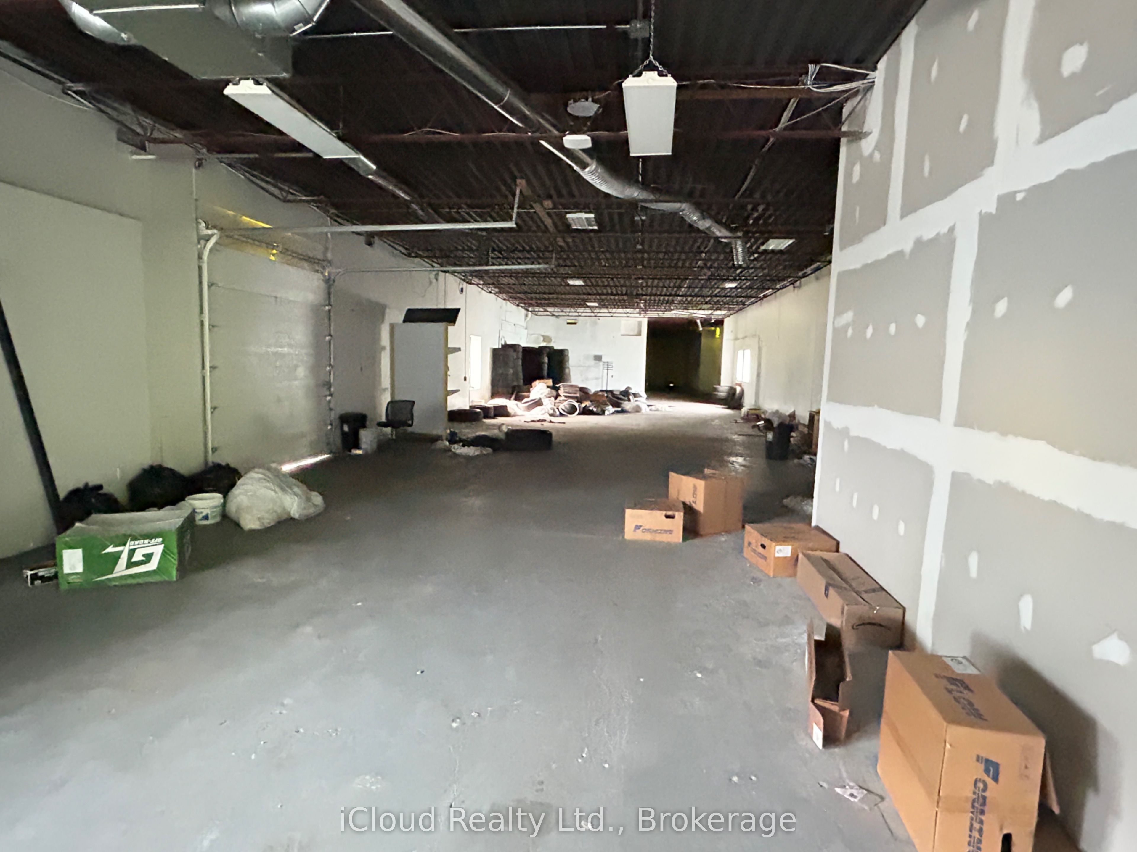 1258 Victoria Street N Property Photo 12