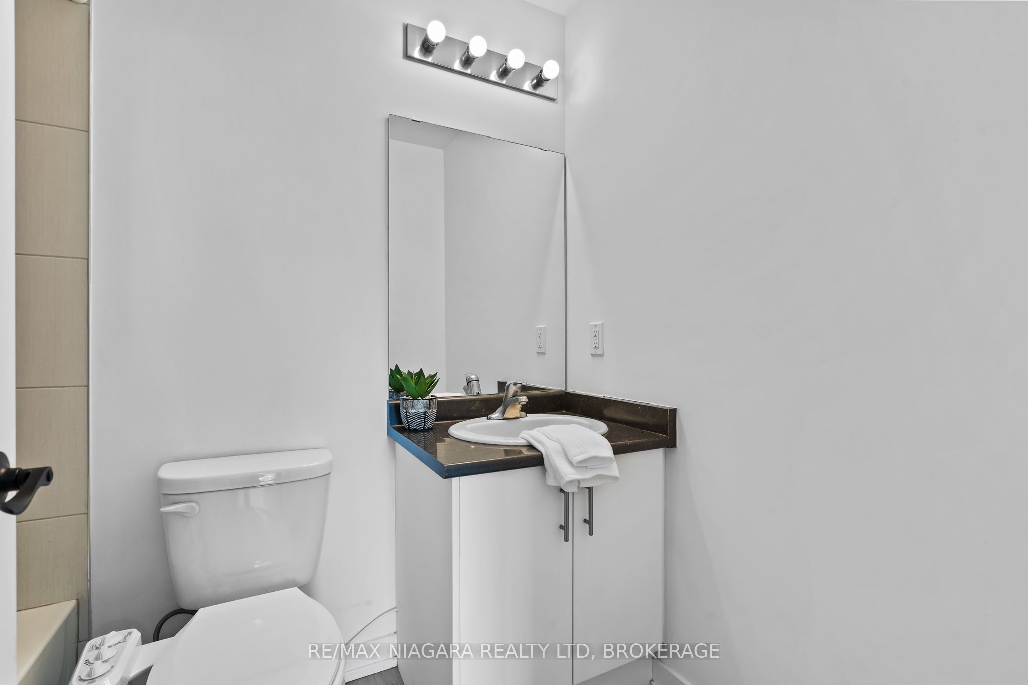 5055 Greenlane Road 131 Property Photo 14