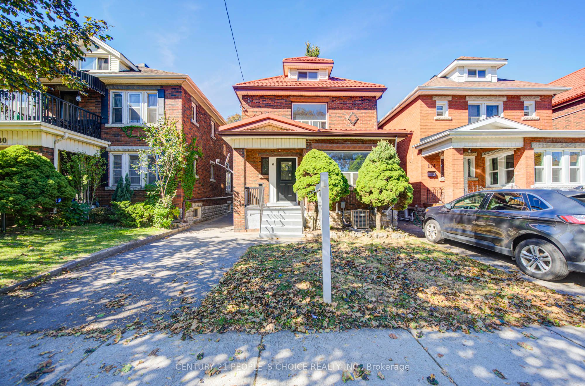 176 London Street S Property Photo 1