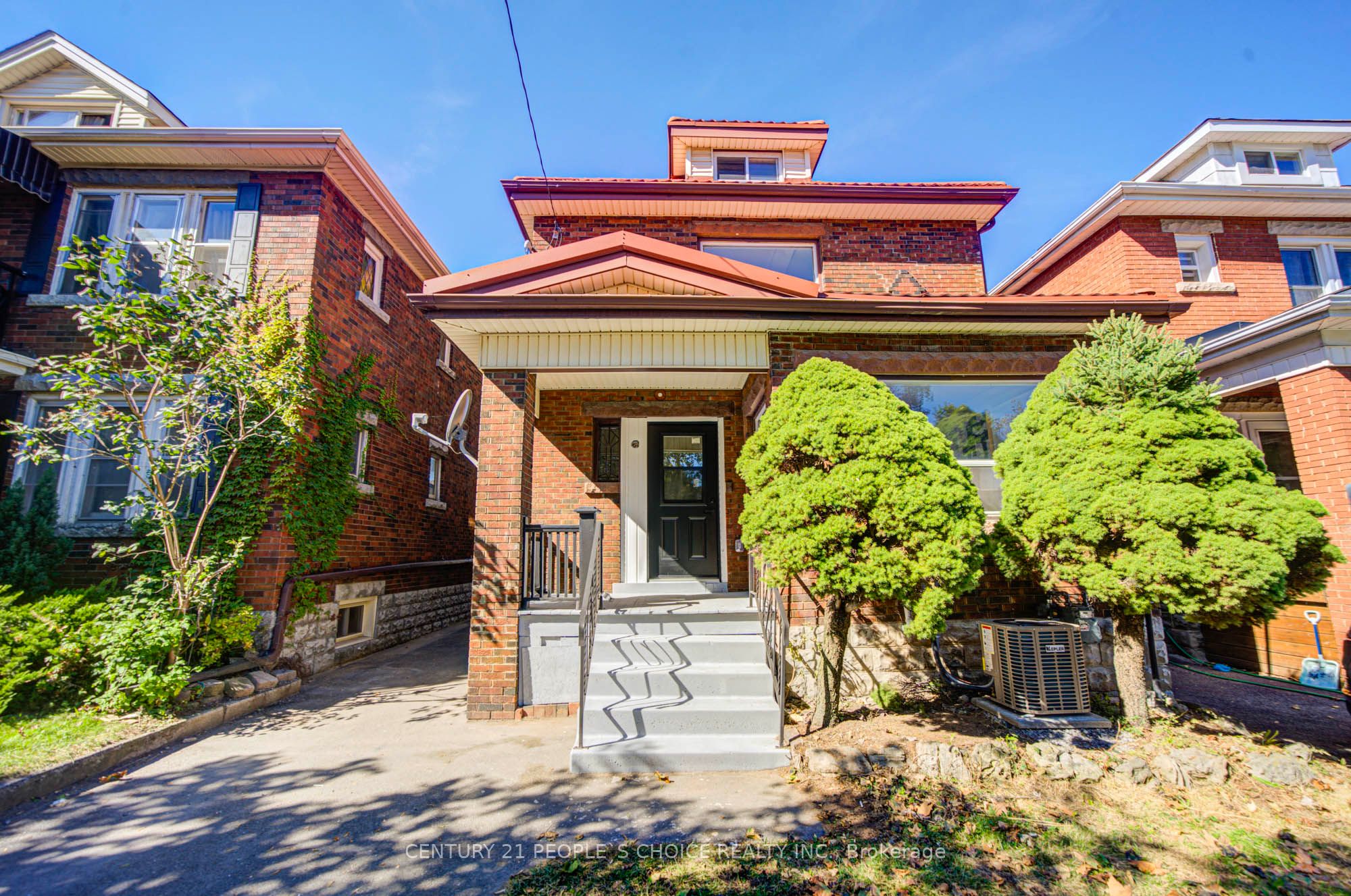 176 London Street S Property Photo 2