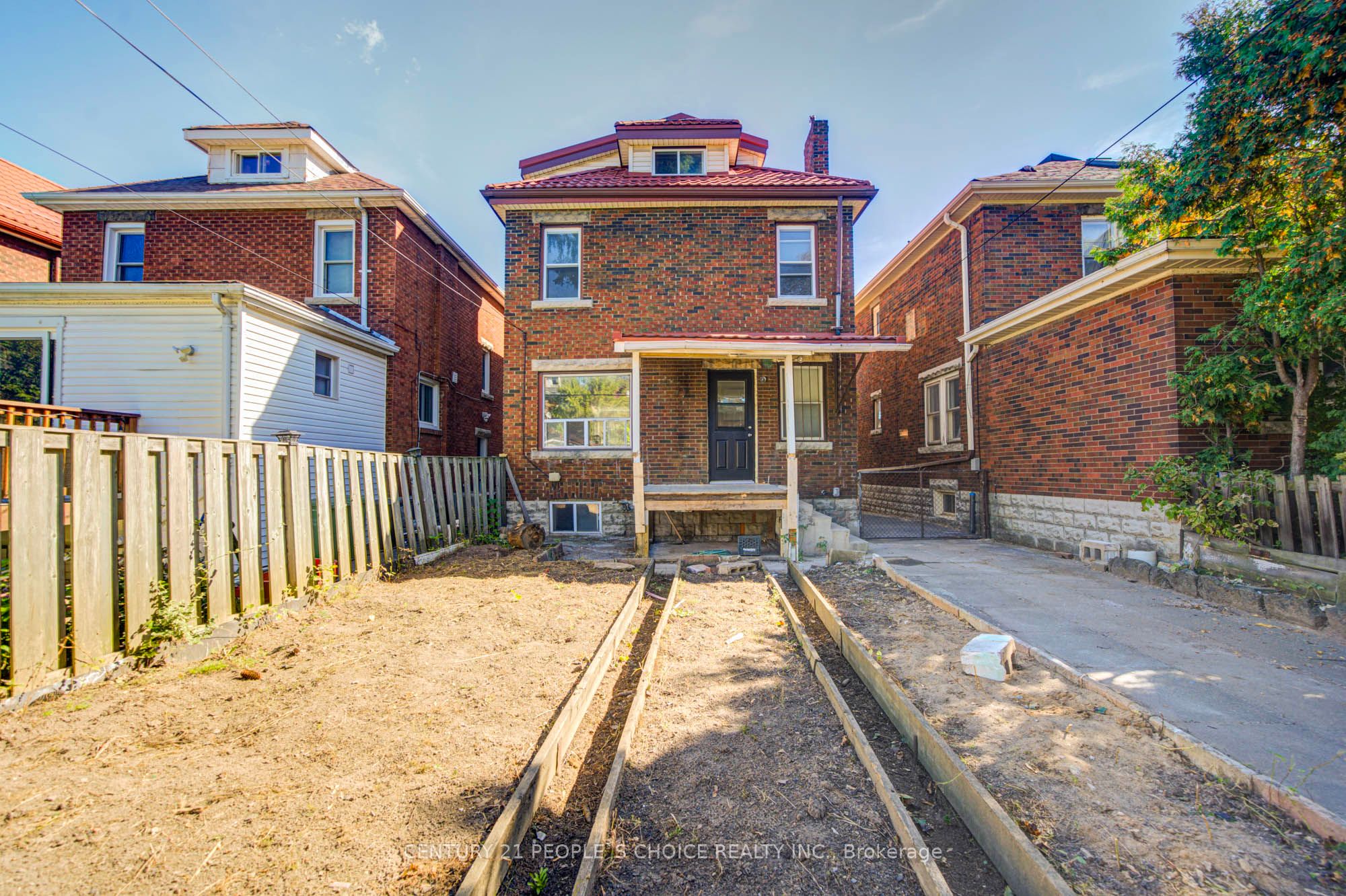 176 London Street S Property Photo 6