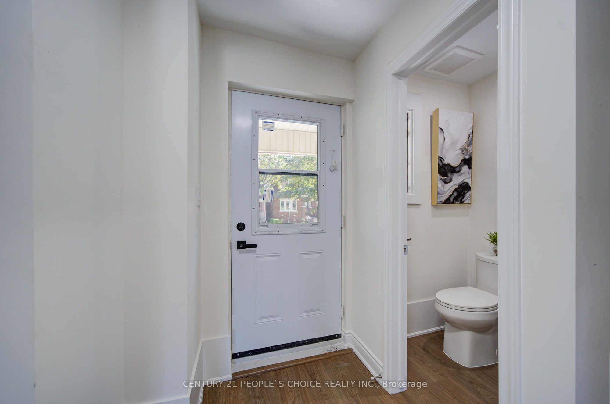 176 London Street S Property Photo 8