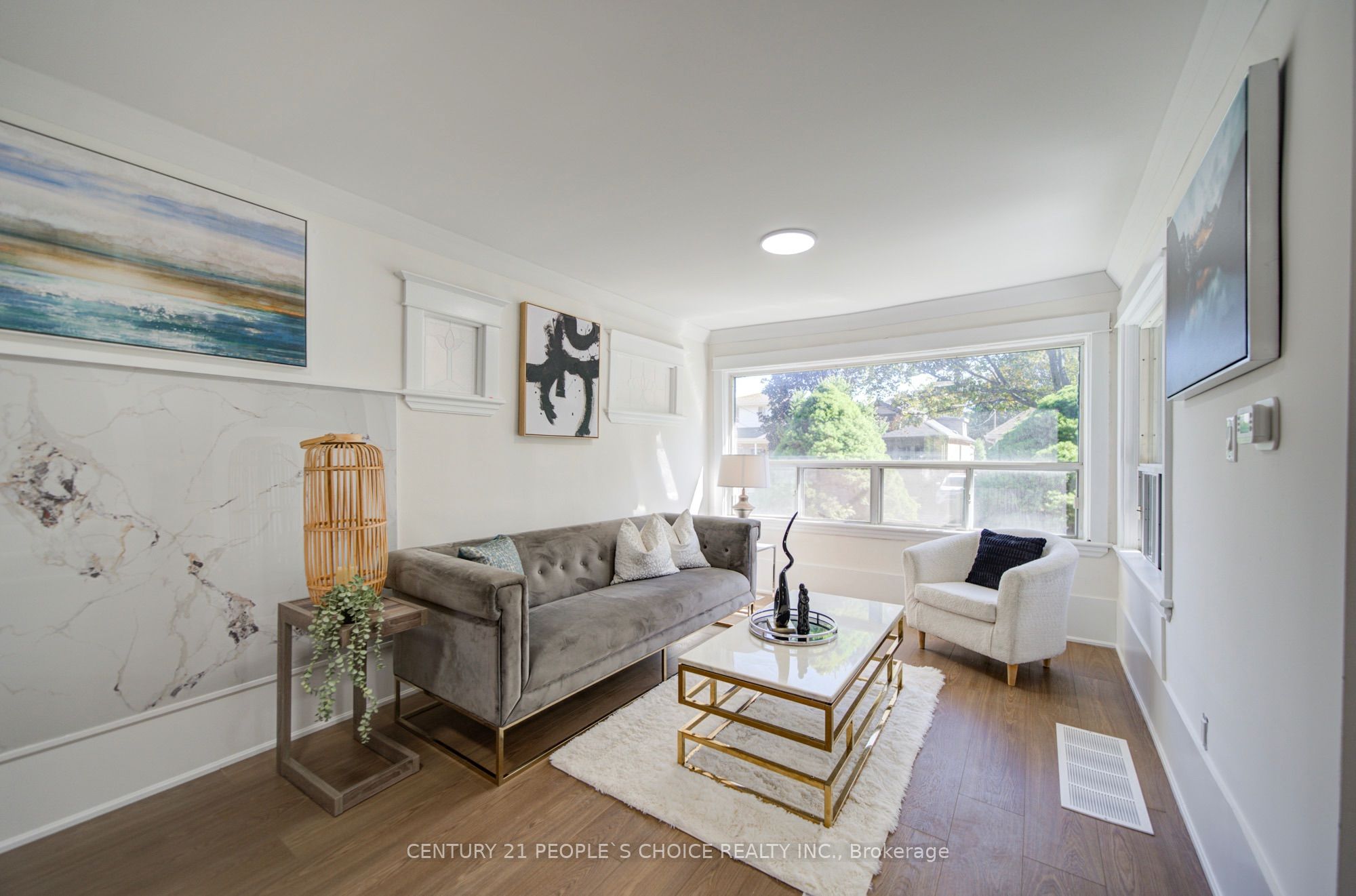 176 London Street S Property Photo 11