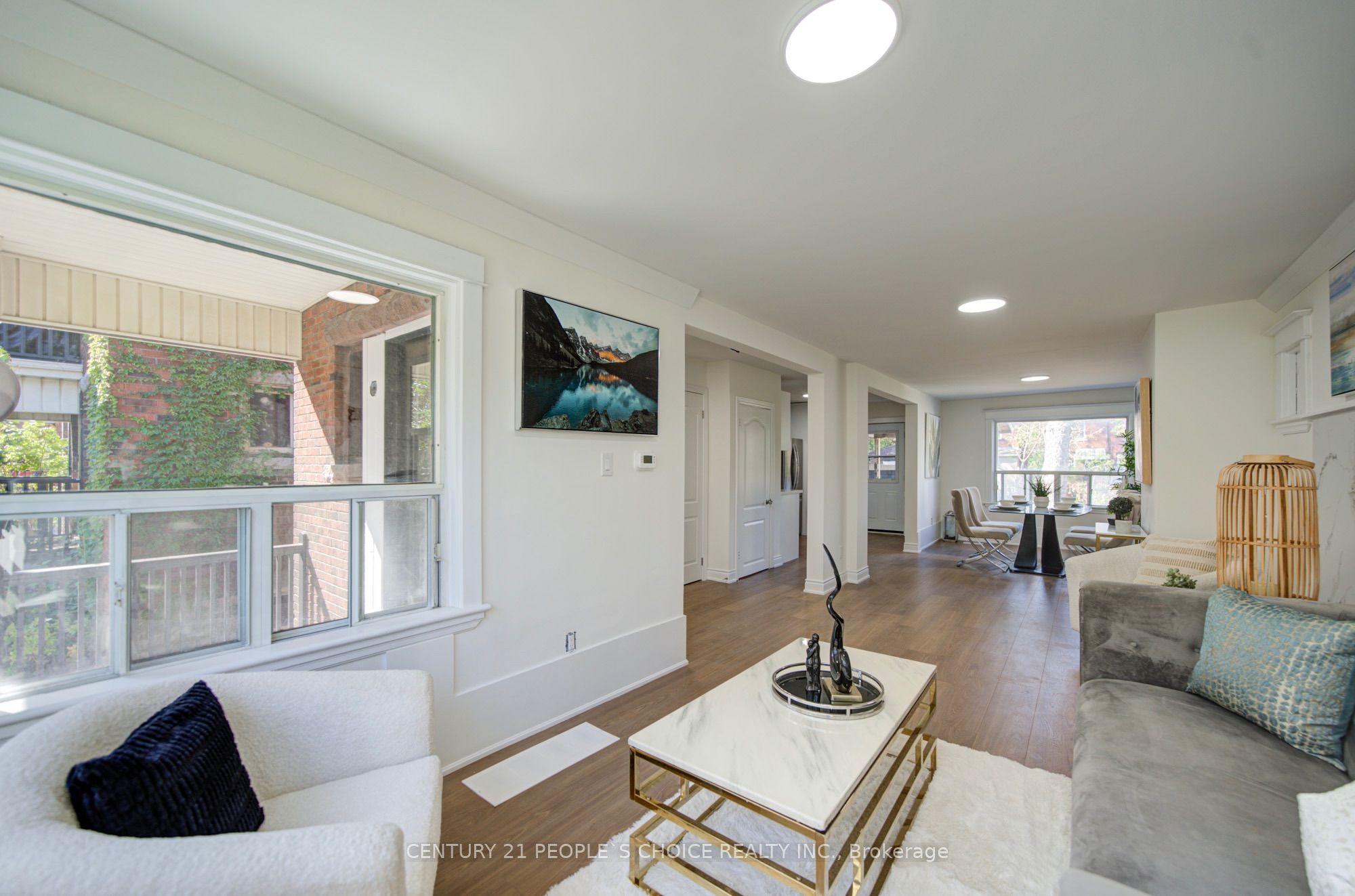 176 London Street S Property Photo 14