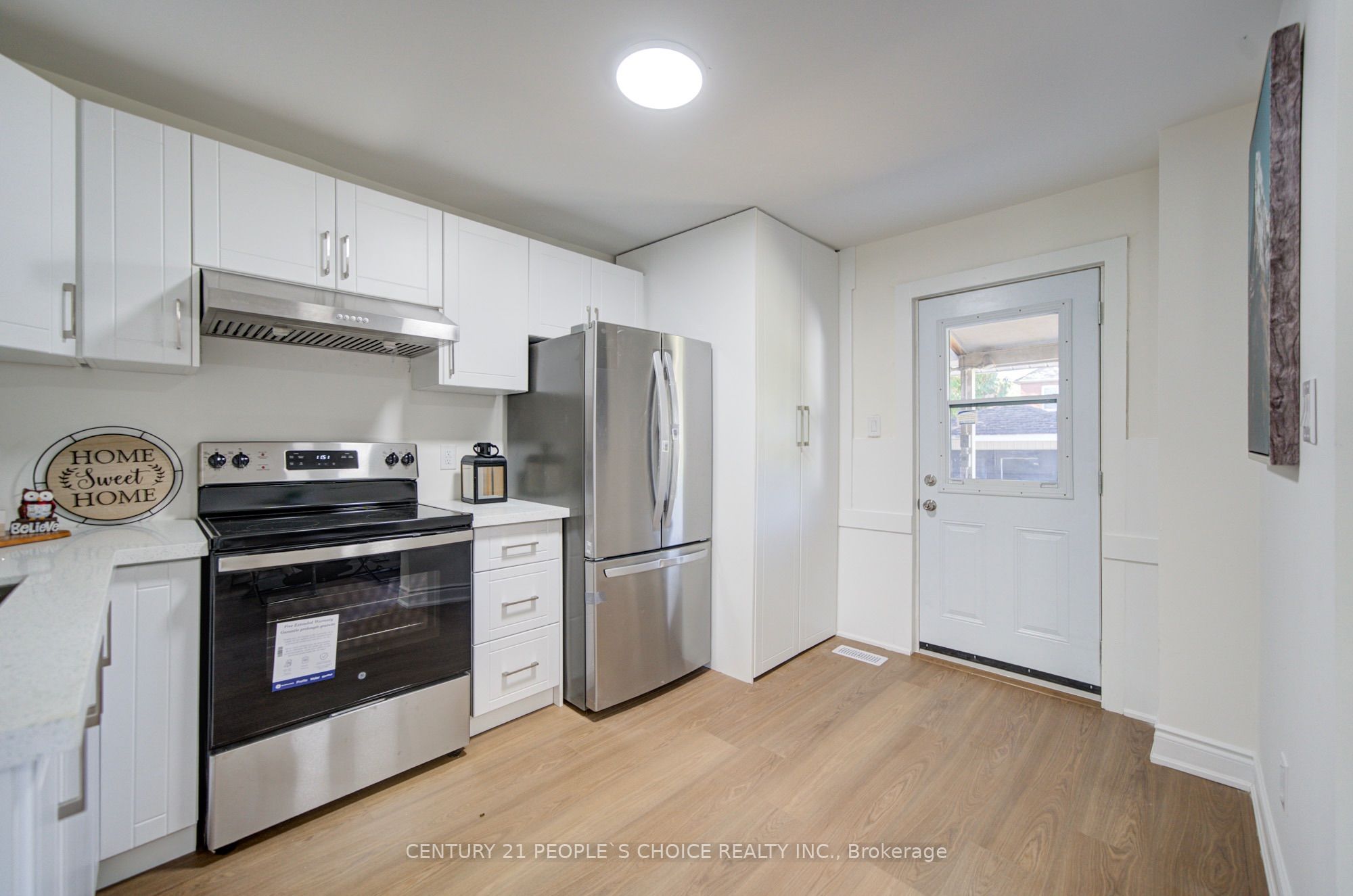 176 London Street S Property Photo 19
