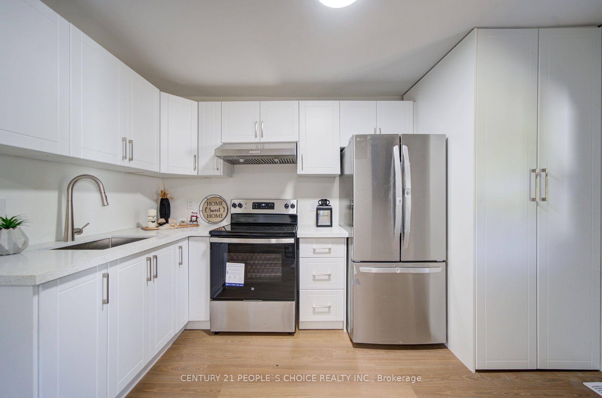 176 London Street S Property Photo 20