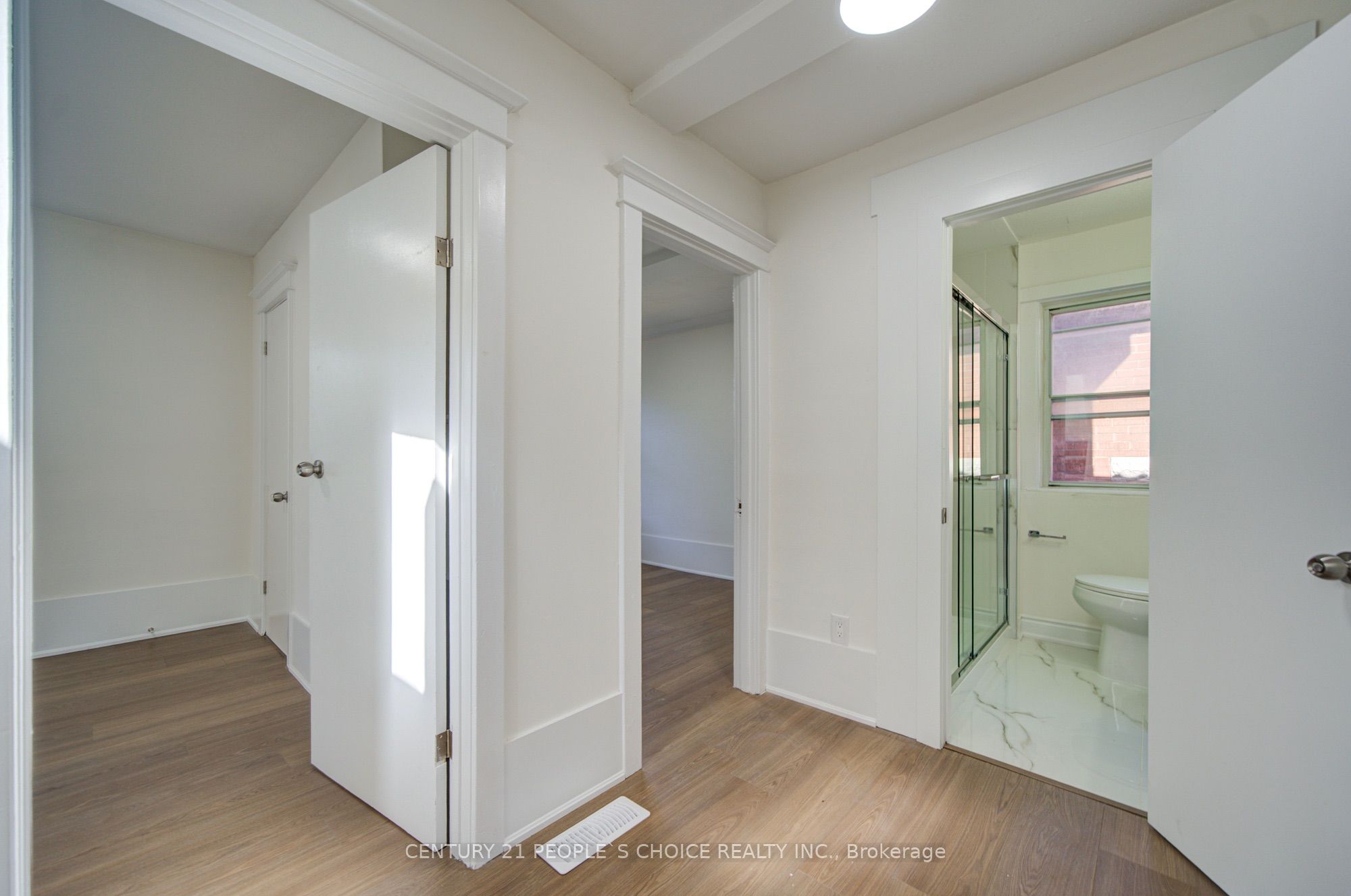 176 London Street S Property Photo 23