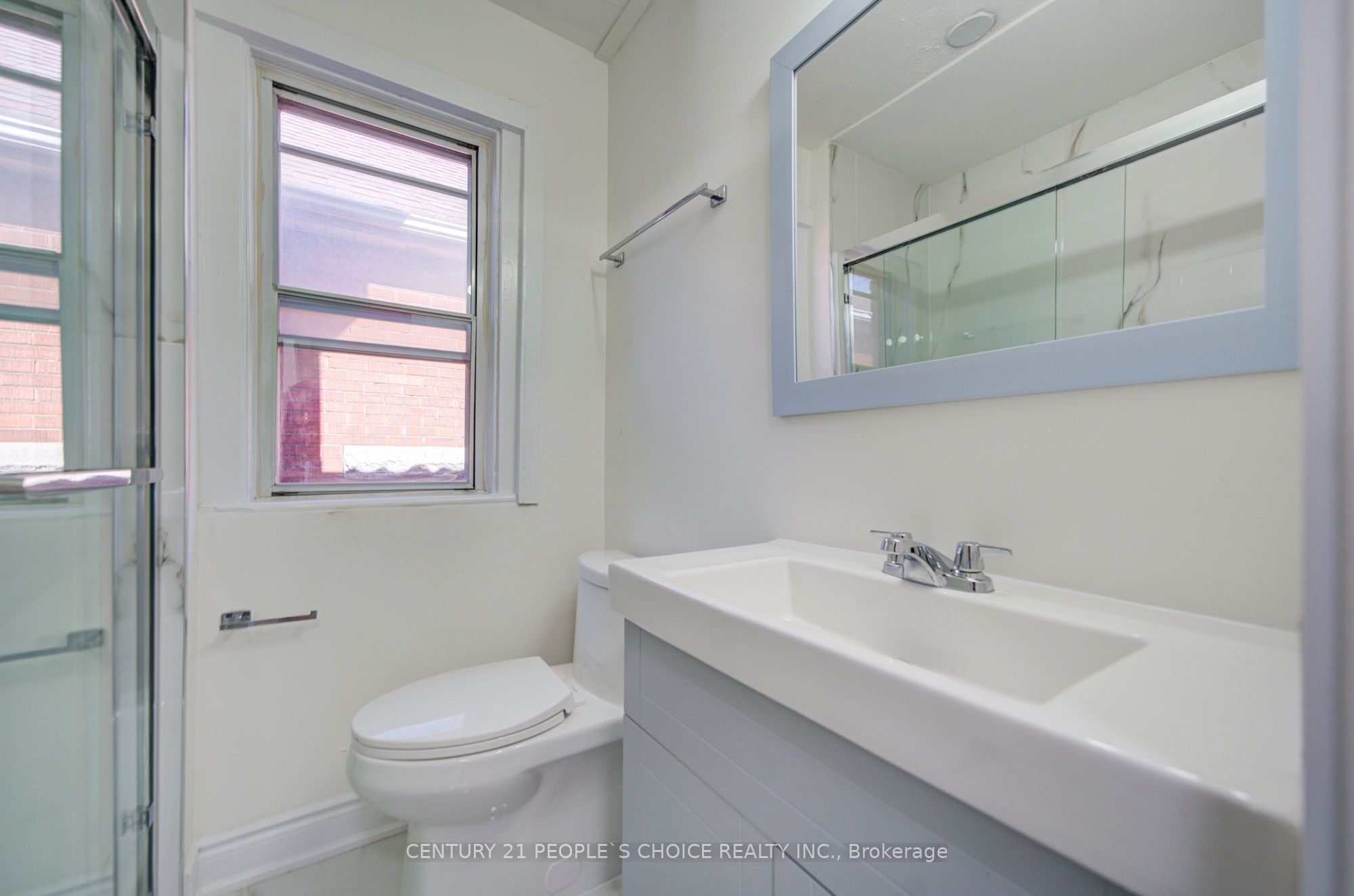 176 London Street S Property Photo 24
