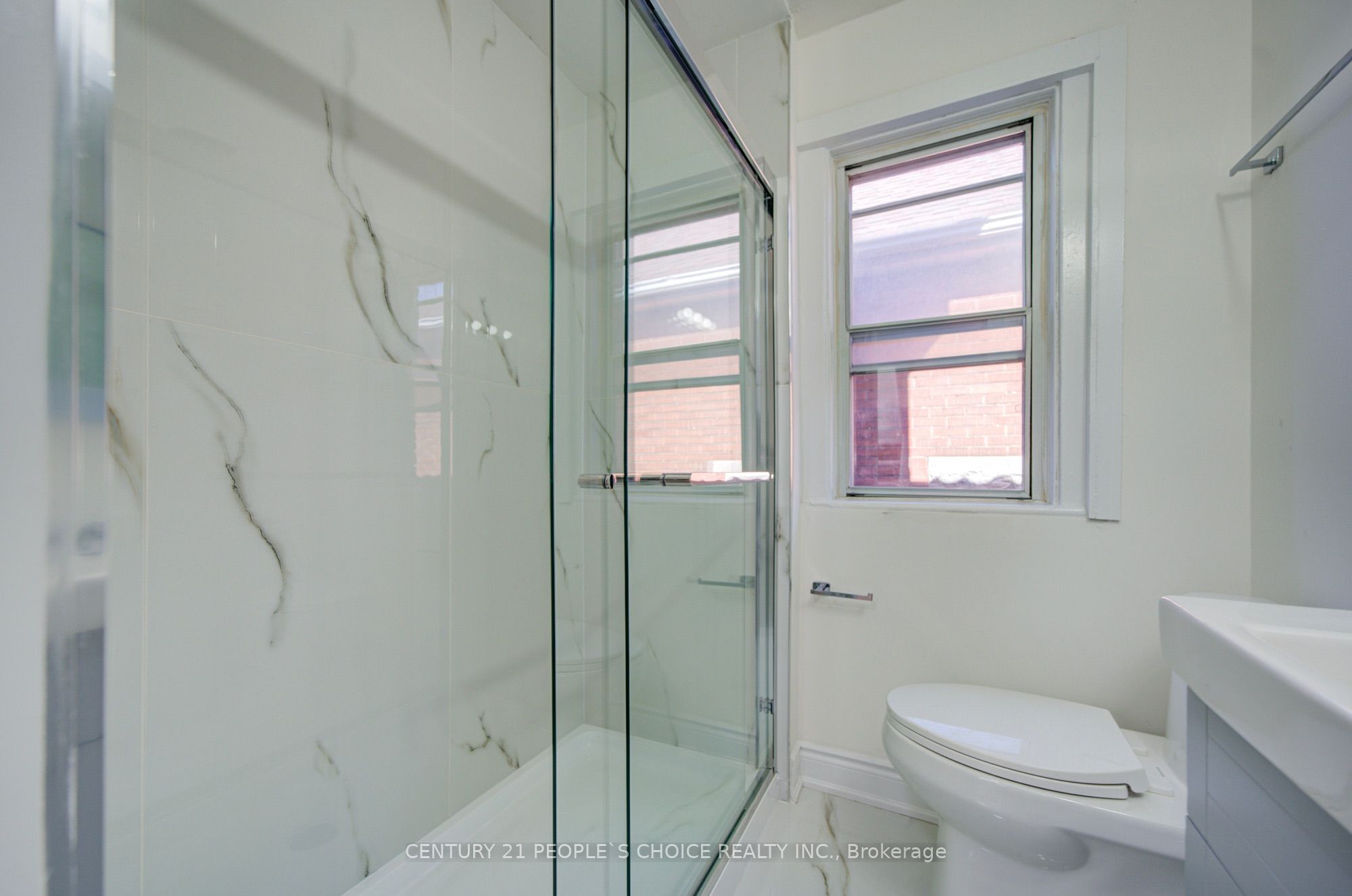 176 London Street S Property Photo 25