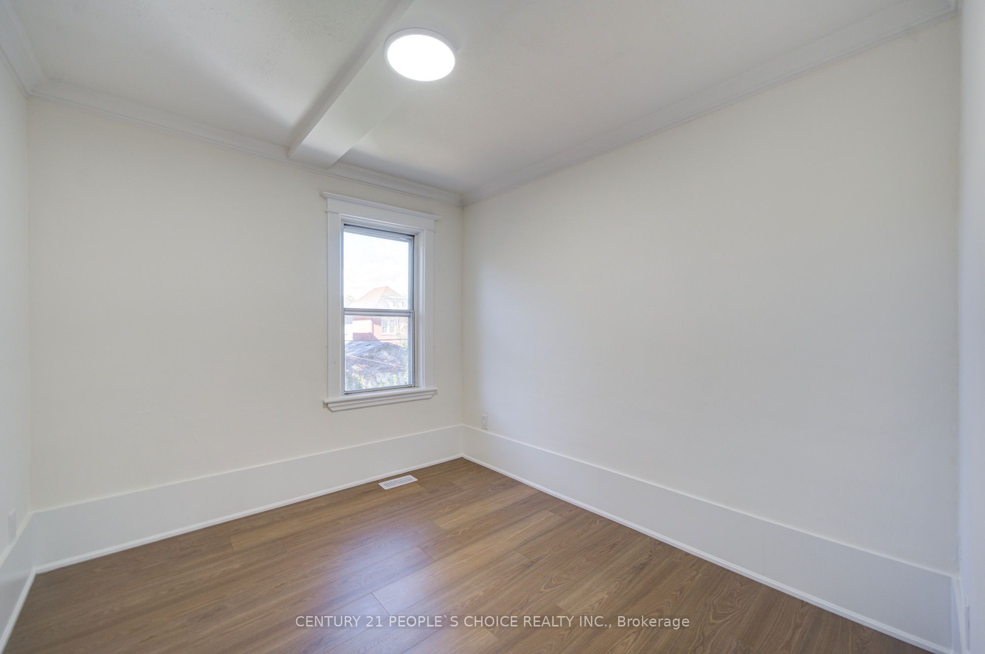 176 London Street S Property Photo 26