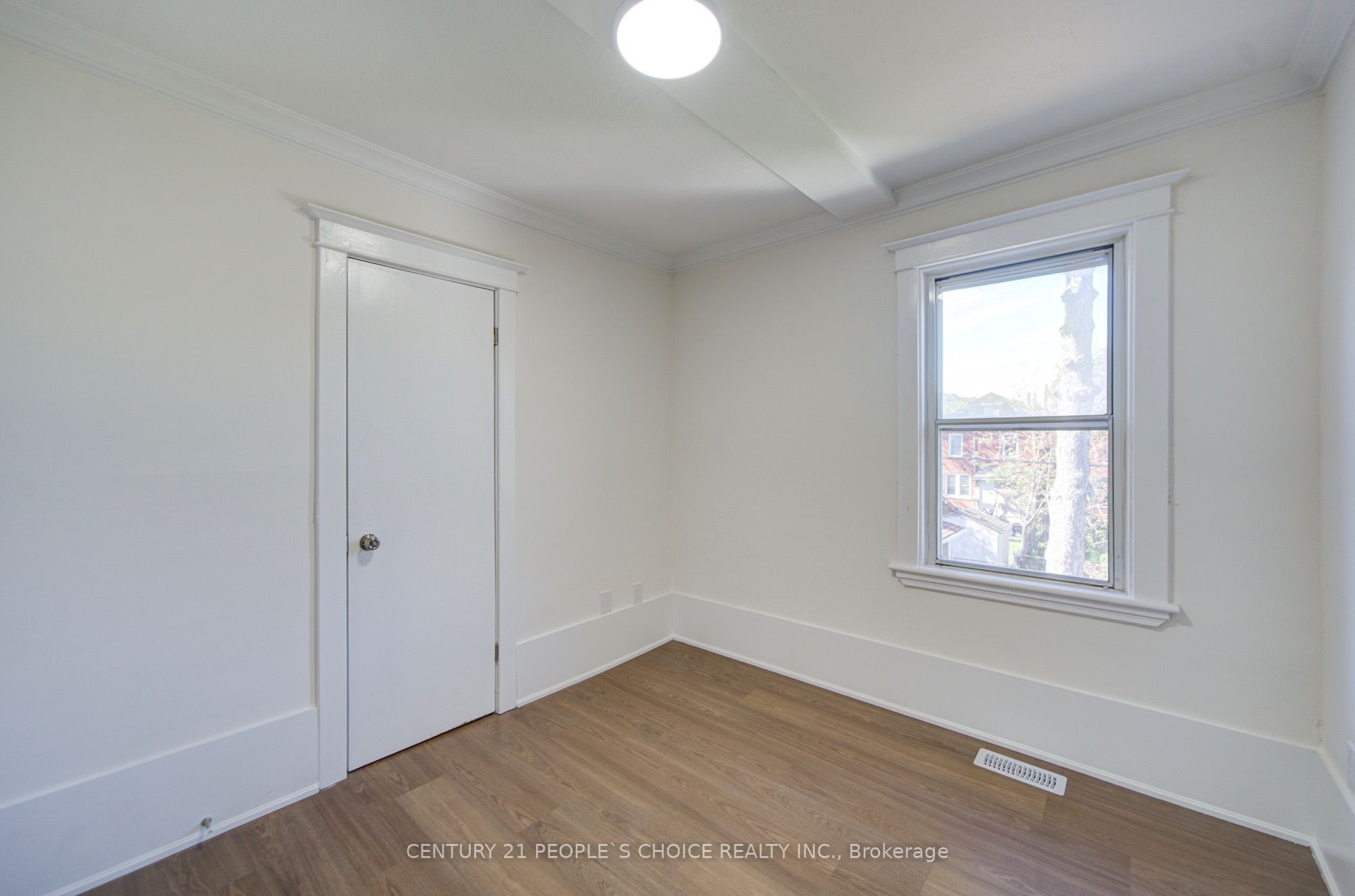 176 London Street S Property Photo 27