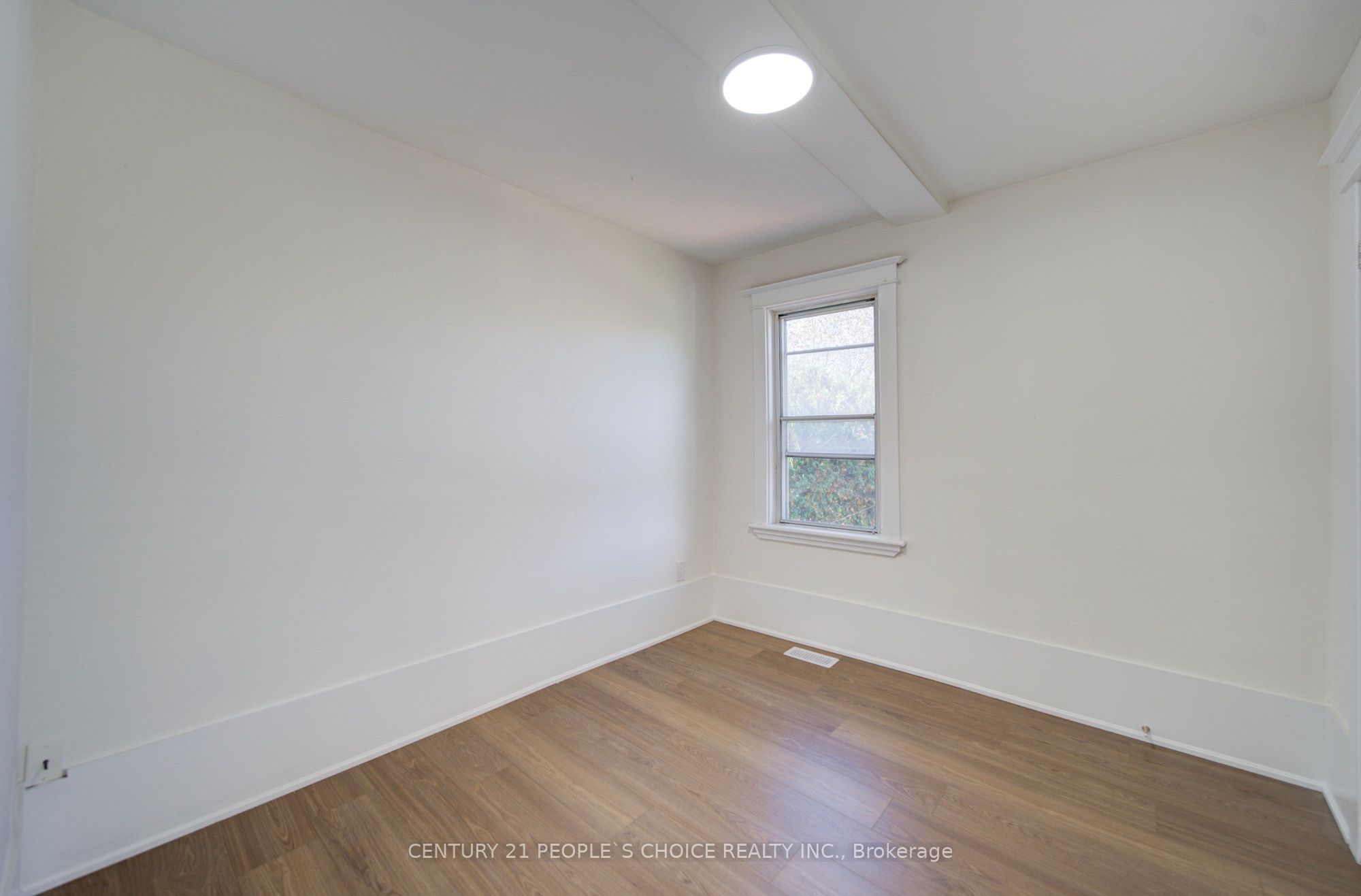 176 London Street S Property Photo 28