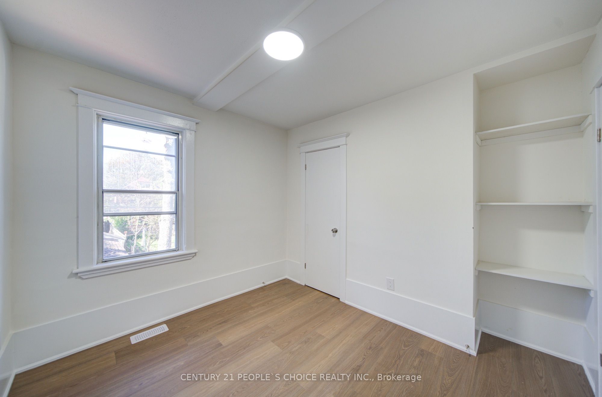 176 London Street S Property Photo 29
