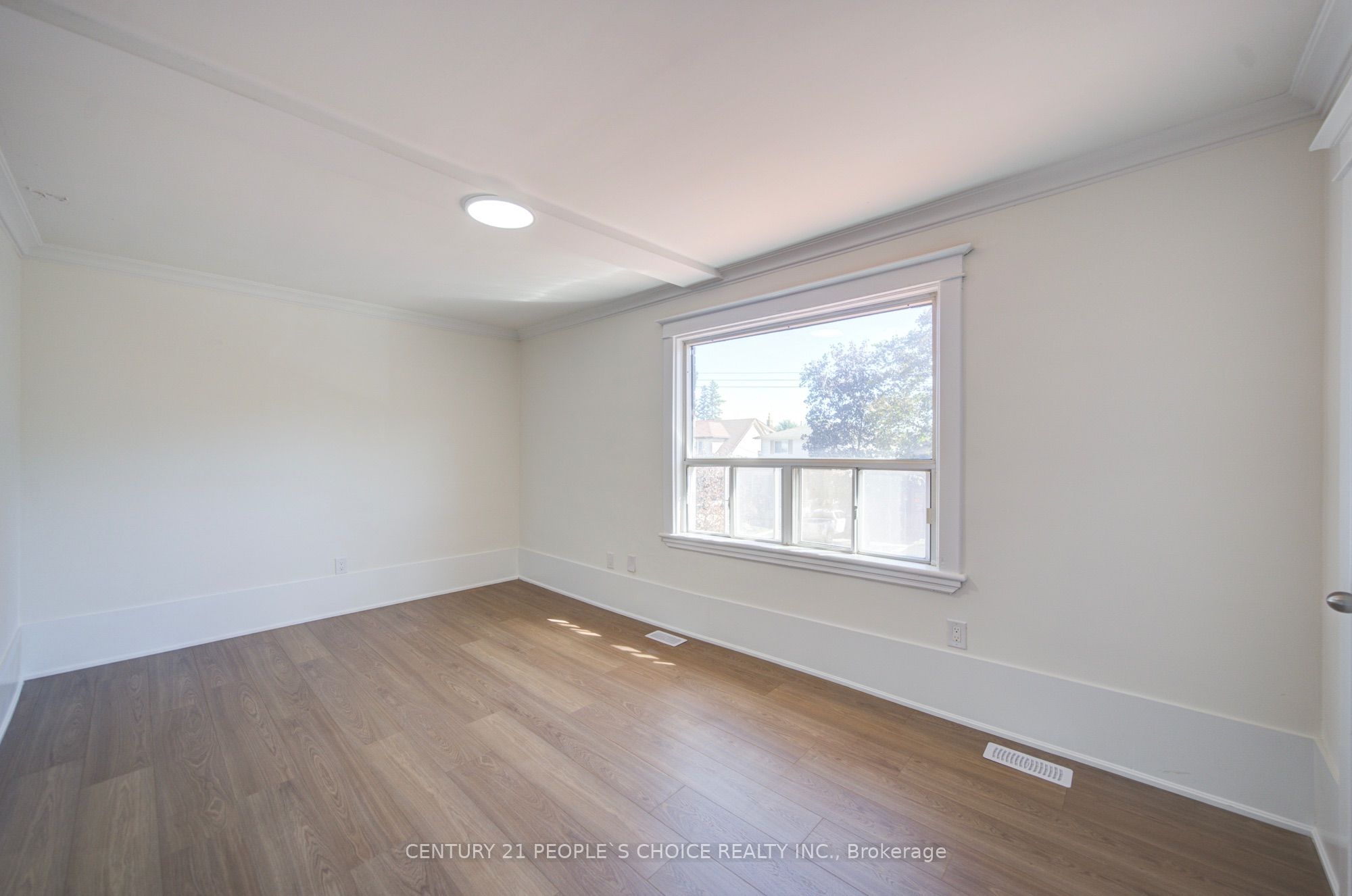 176 London Street S Property Photo 30
