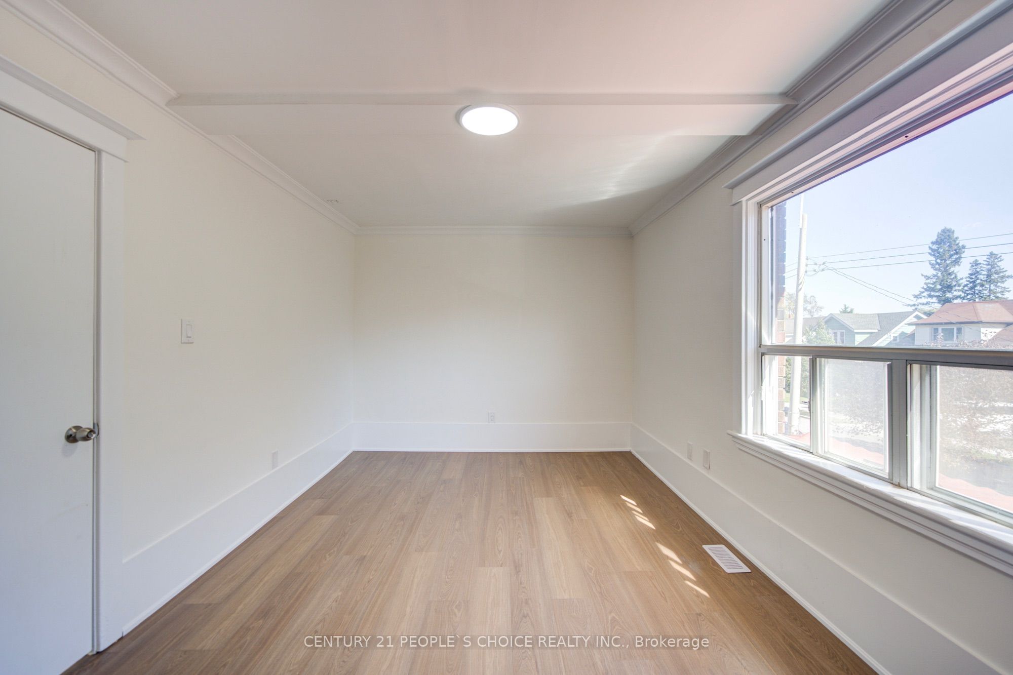 176 London Street S Property Photo 31