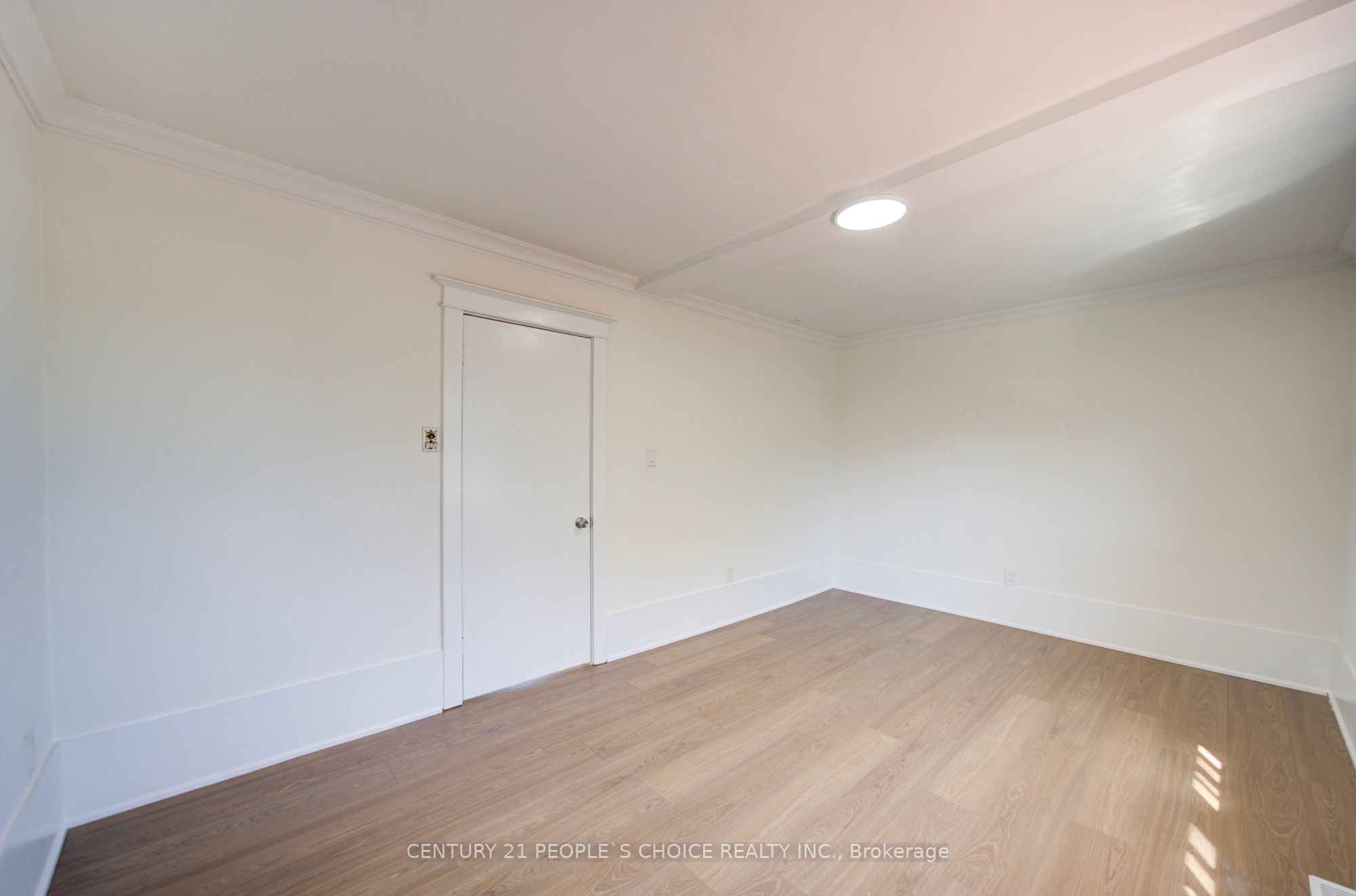 176 London Street S Property Photo 32