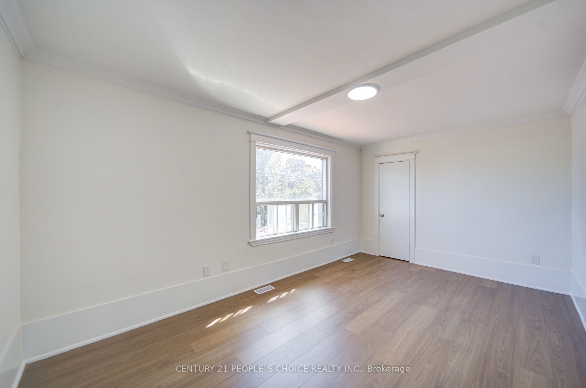 176 London Street S Property Photo 33