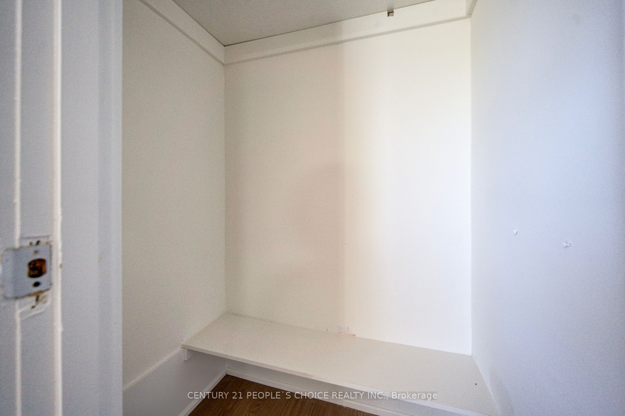 176 London Street S Property Photo 34