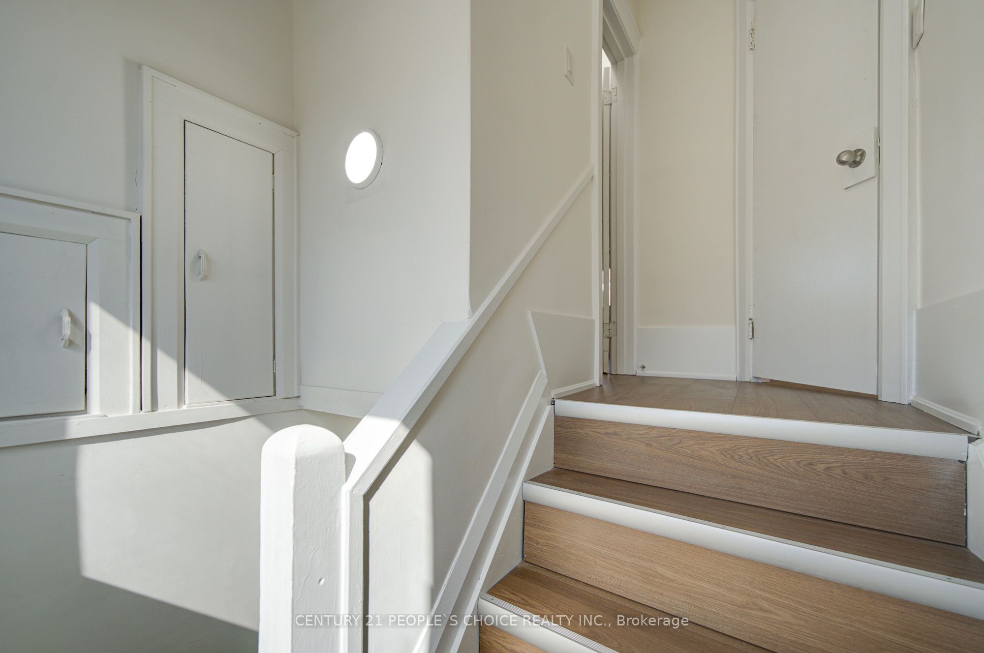 176 London Street S Property Photo 35