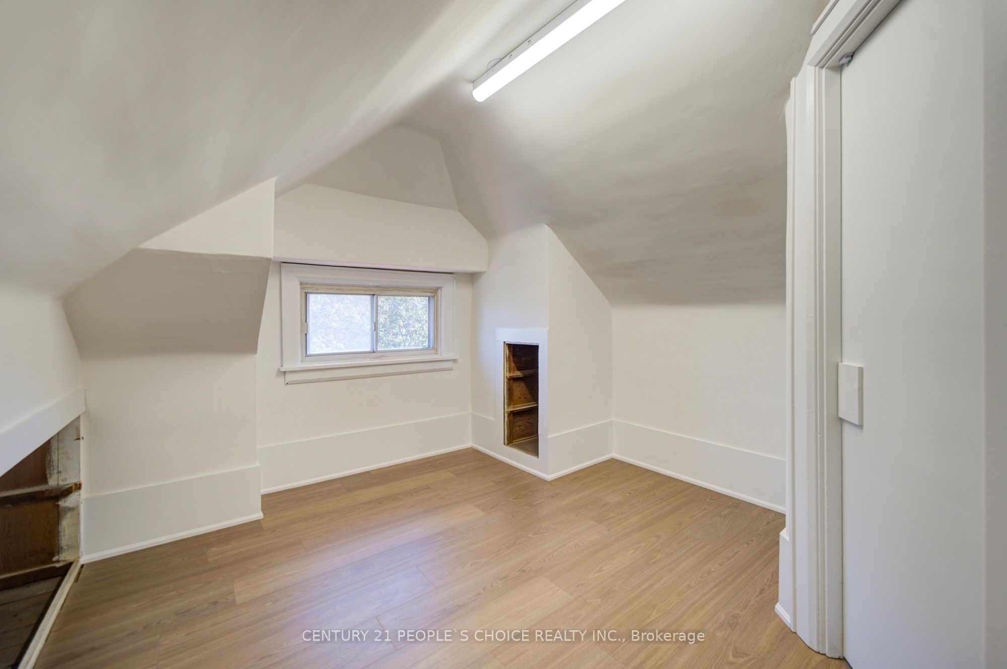 176 London Street S Property Photo 37